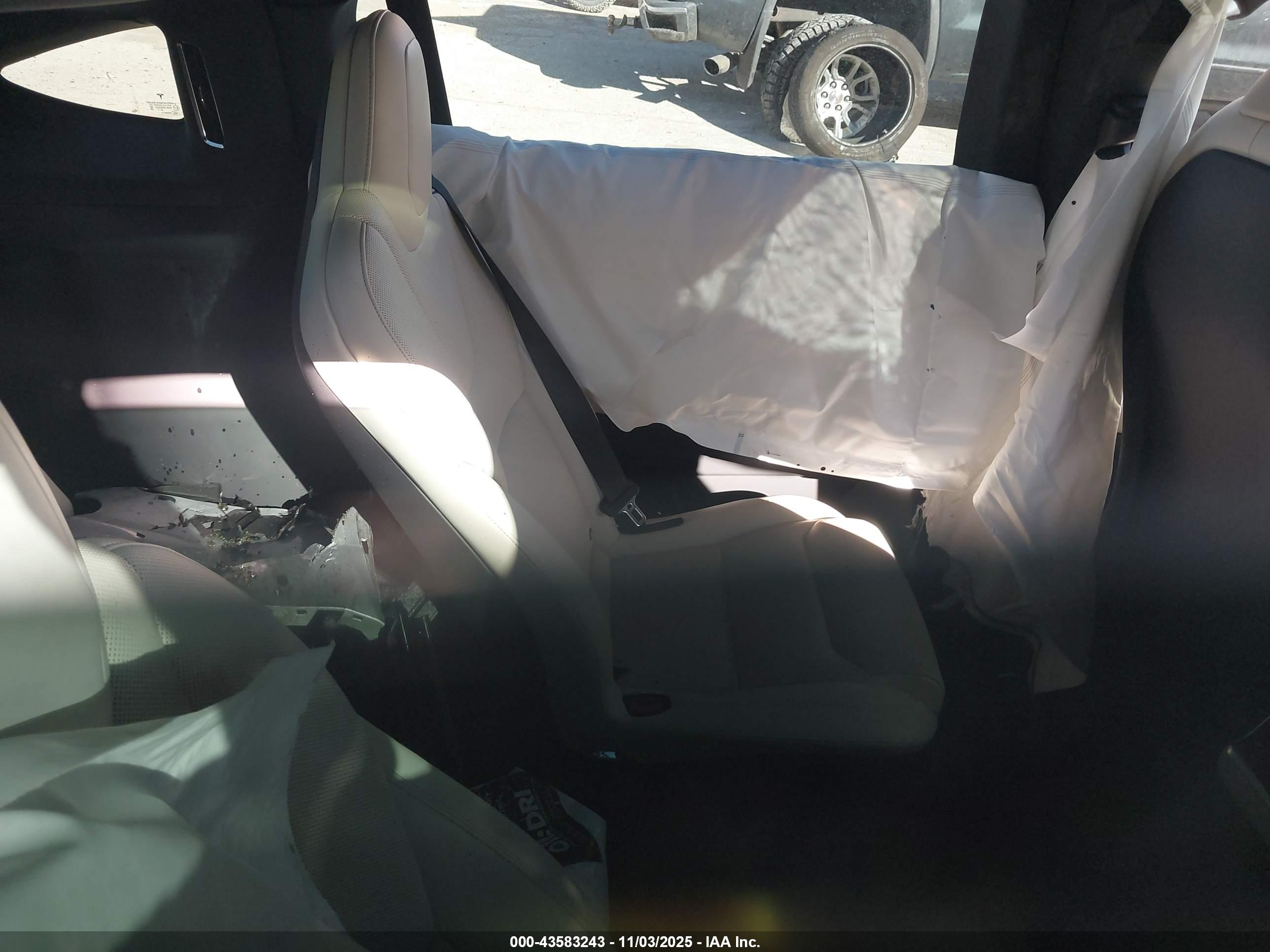 TESLA MODEL image 8