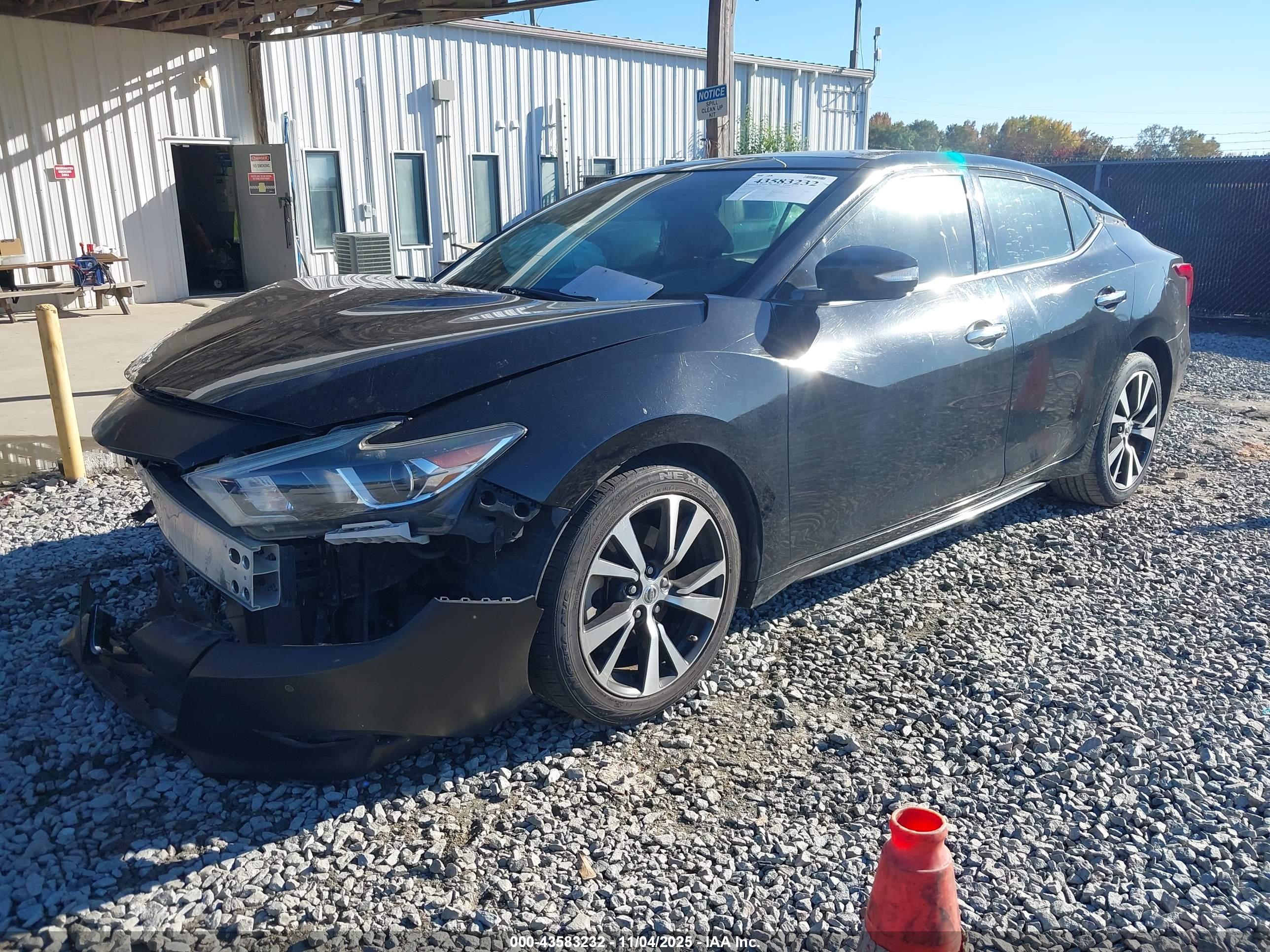 NISSAN MAXIMA image 2