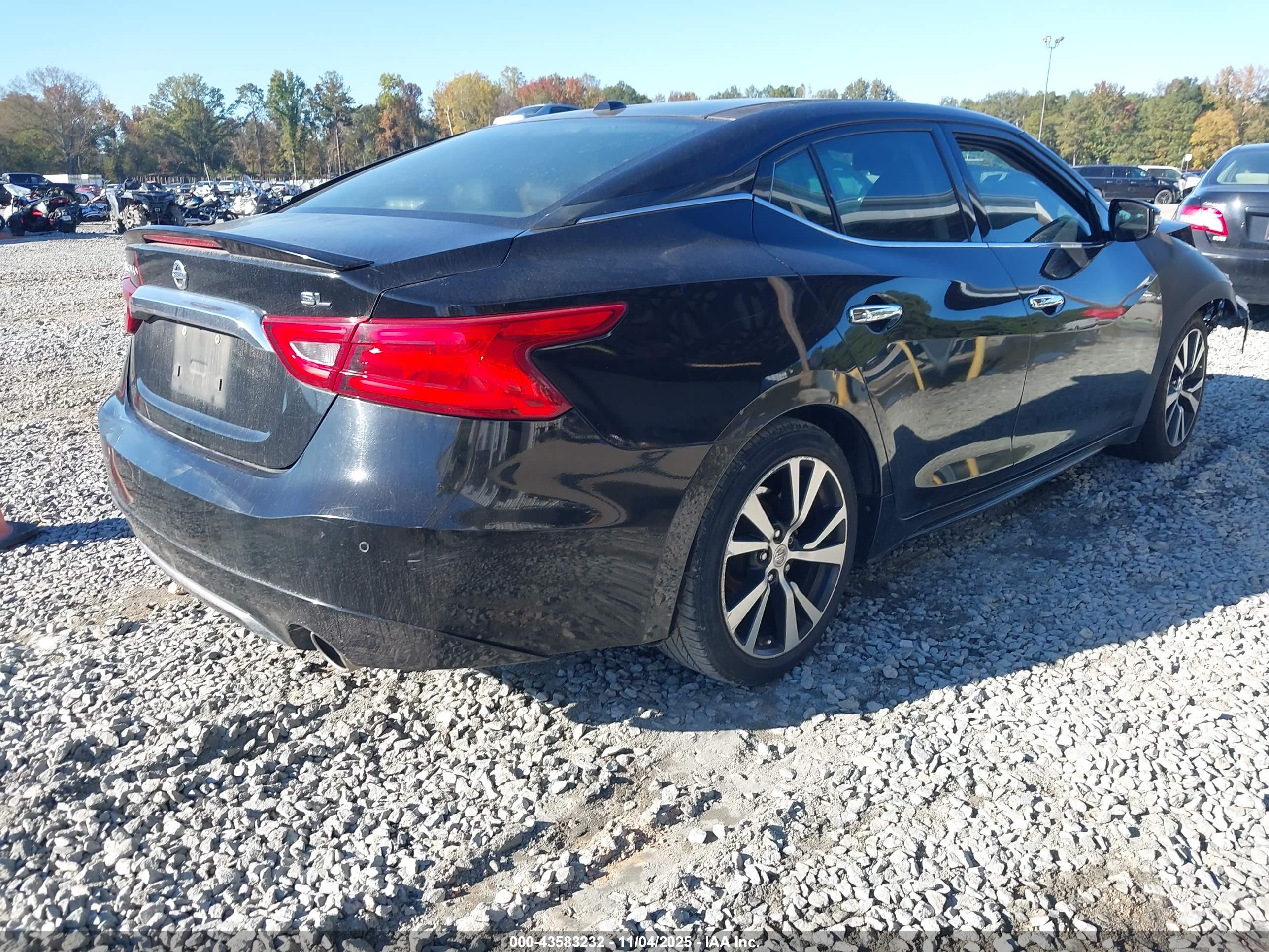 NISSAN MAXIMA image 4