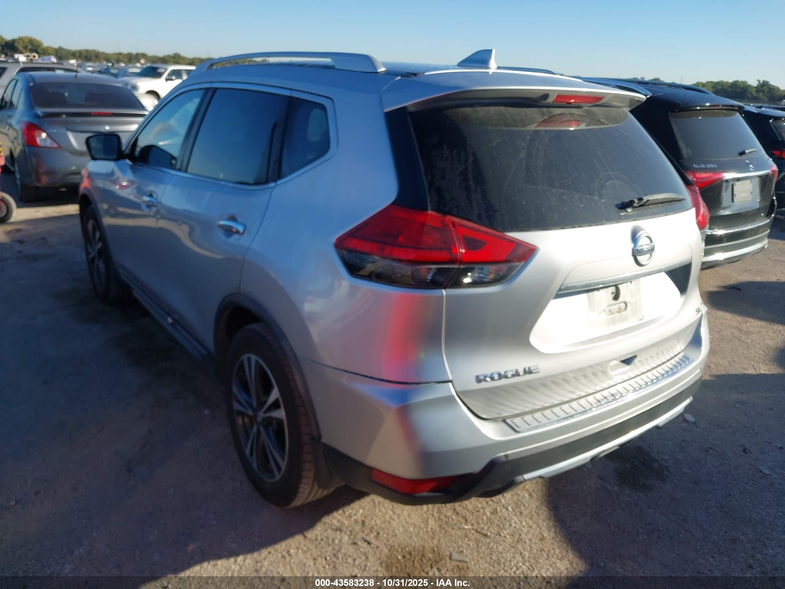NISSAN ROGUE image 3