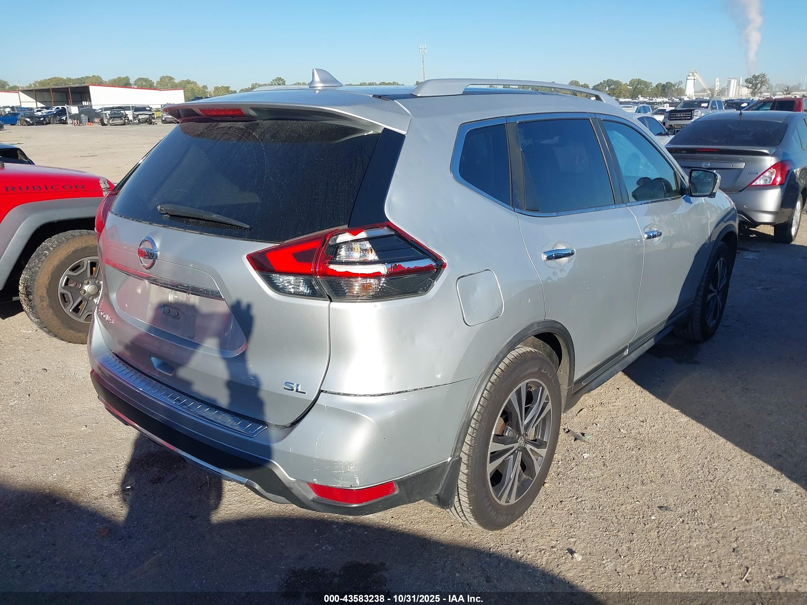 NISSAN ROGUE image 4