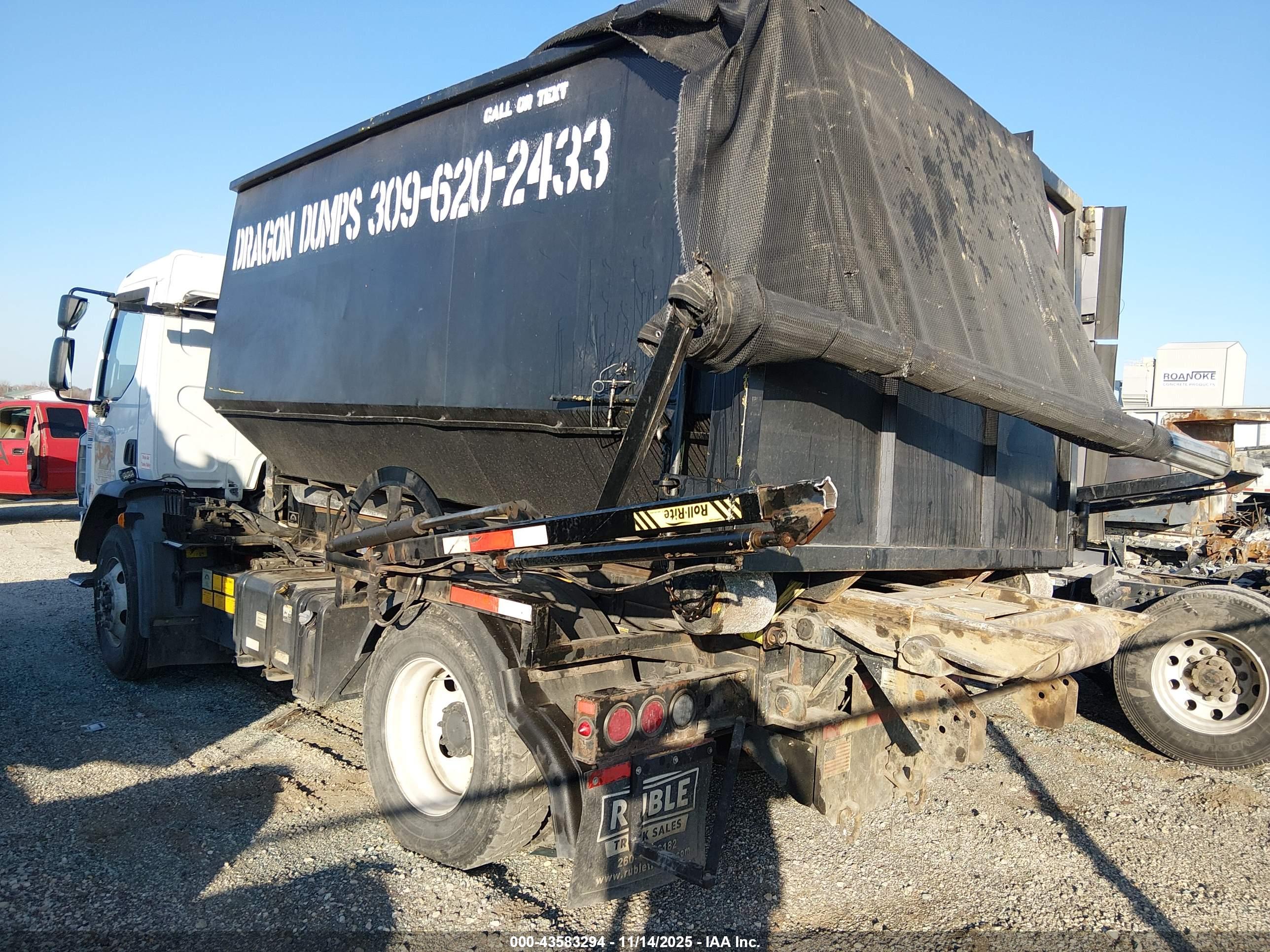 PETERBILT 220 image 3