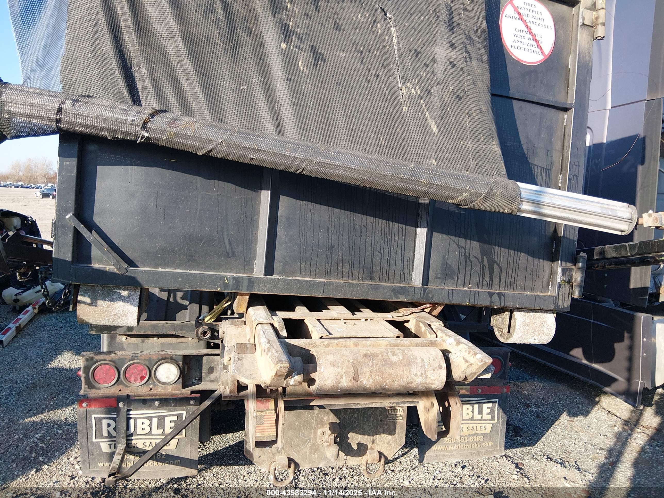 PETERBILT 220 image 8