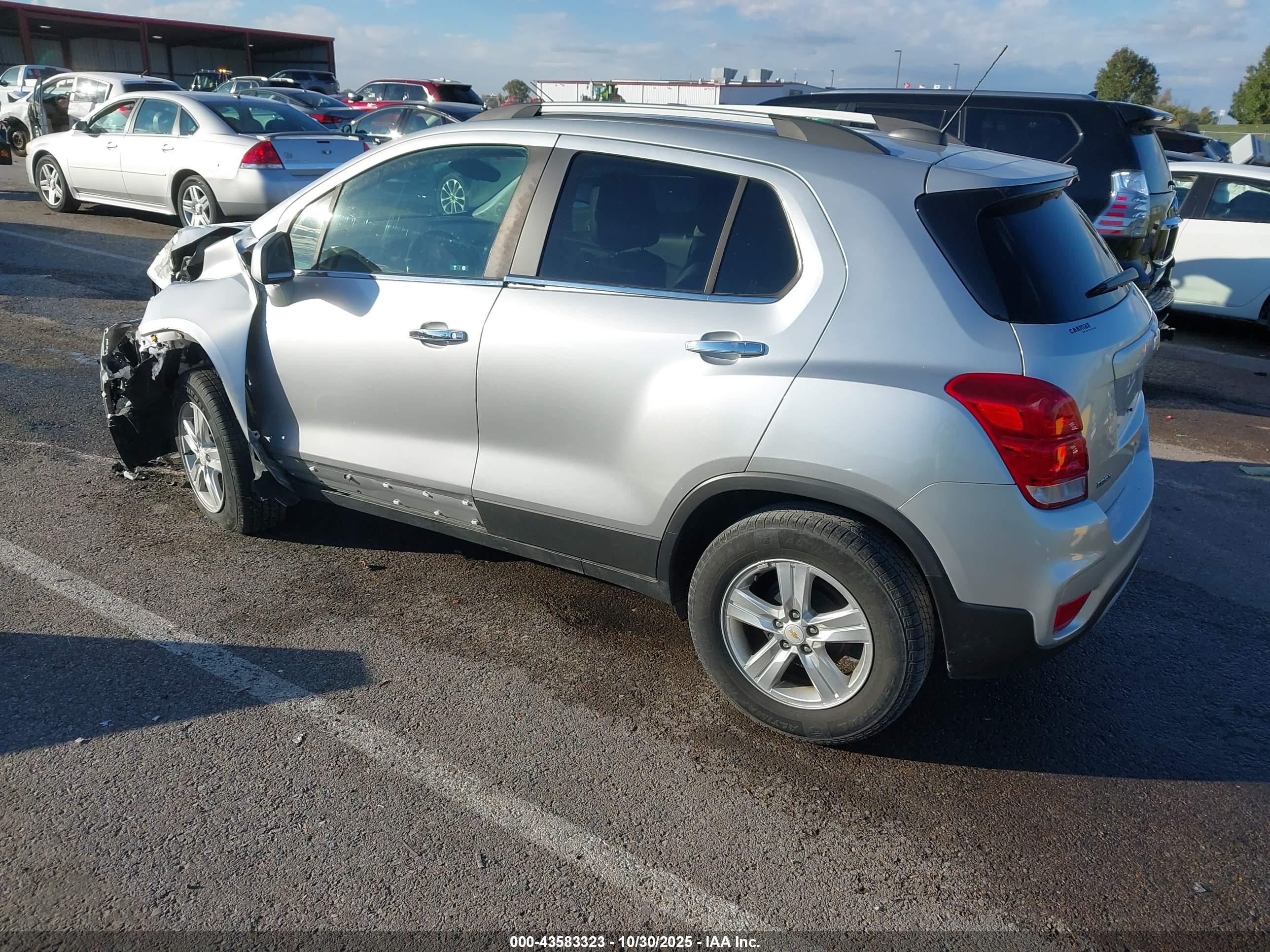 CHEVROLET TRAX image 3