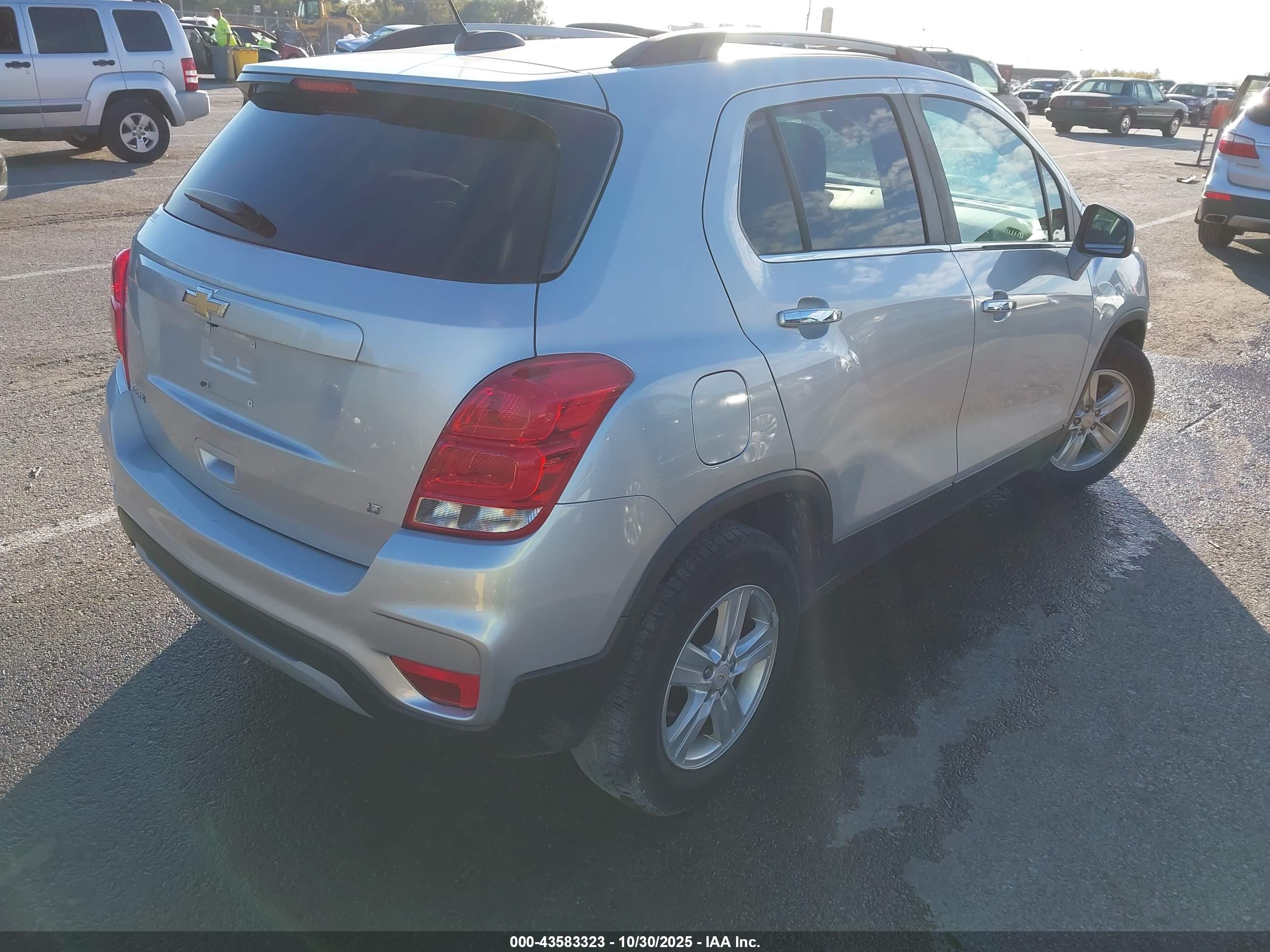 CHEVROLET TRAX image 4