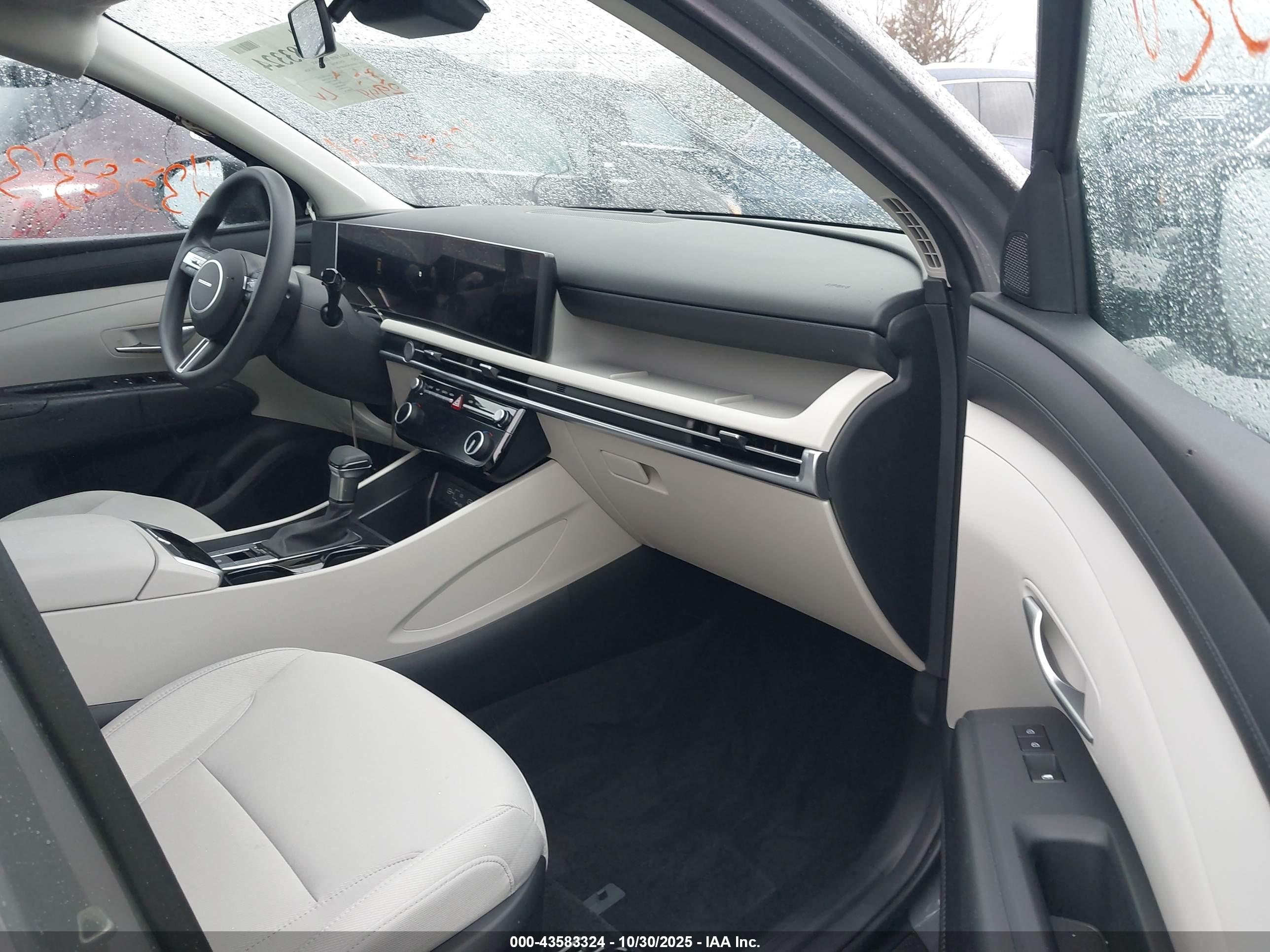 HYUNDAI TUCSON image 5