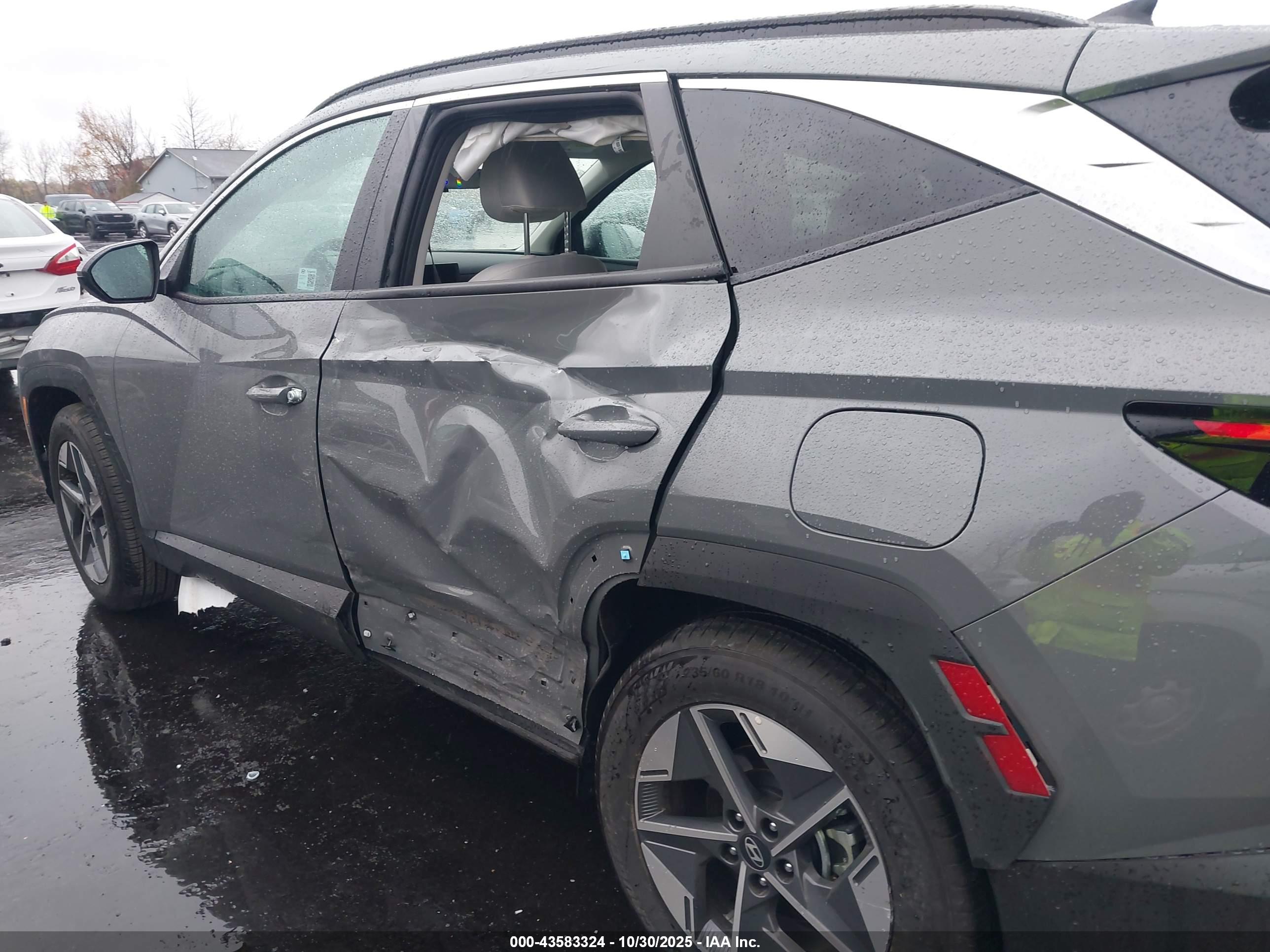 HYUNDAI TUCSON image 6