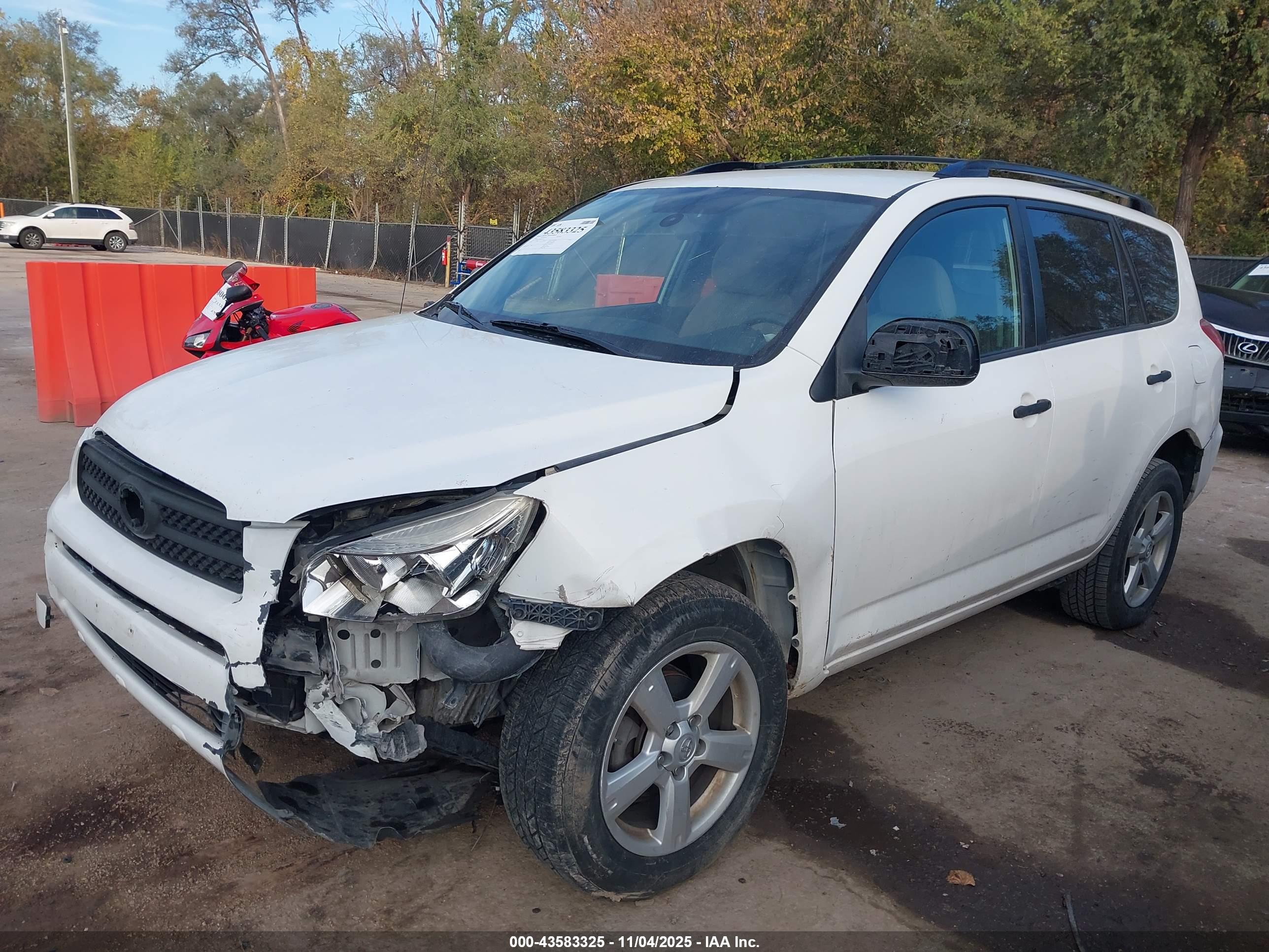 TOYOTA RAV4 image 2