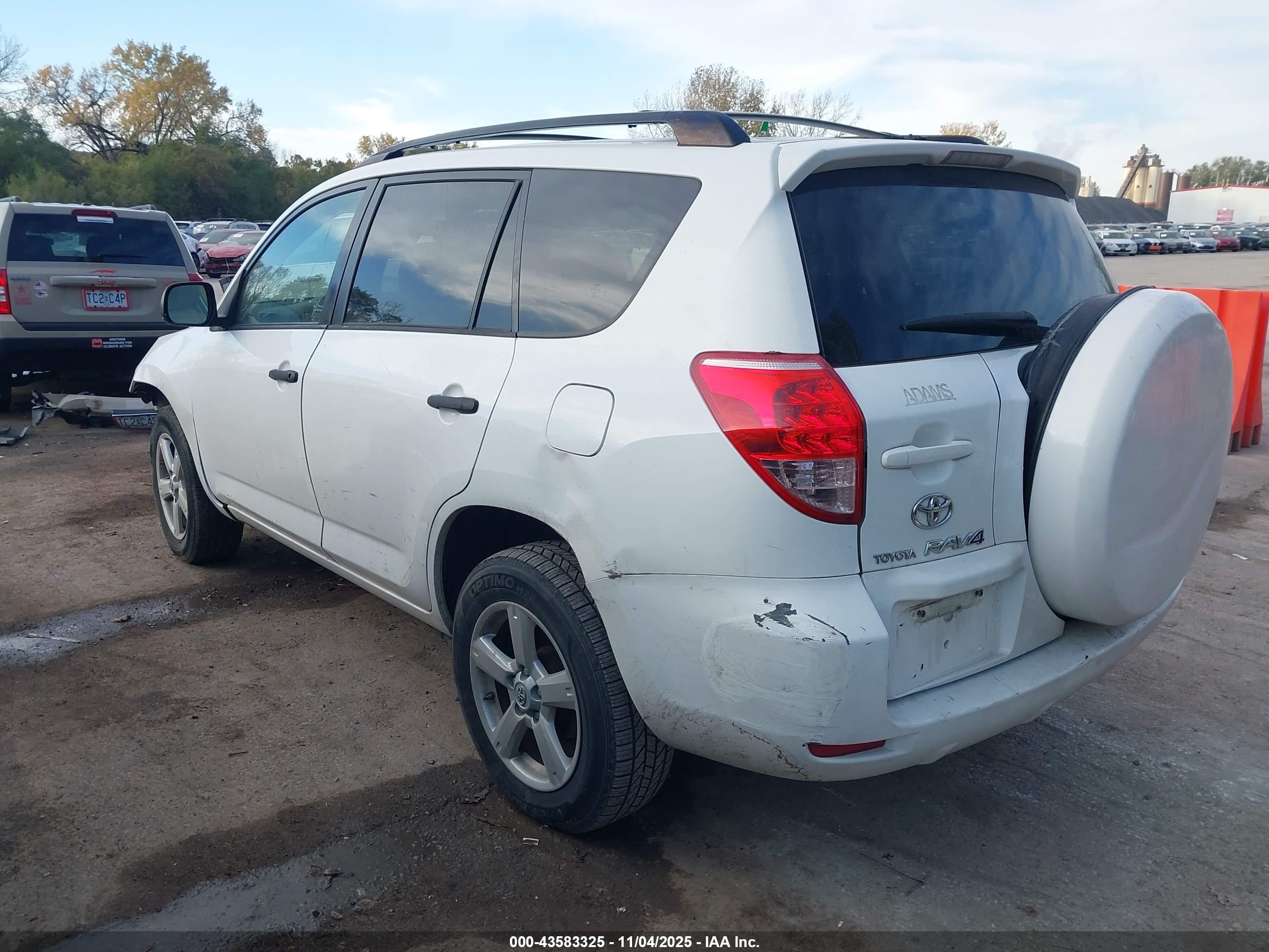 TOYOTA RAV4 image 3