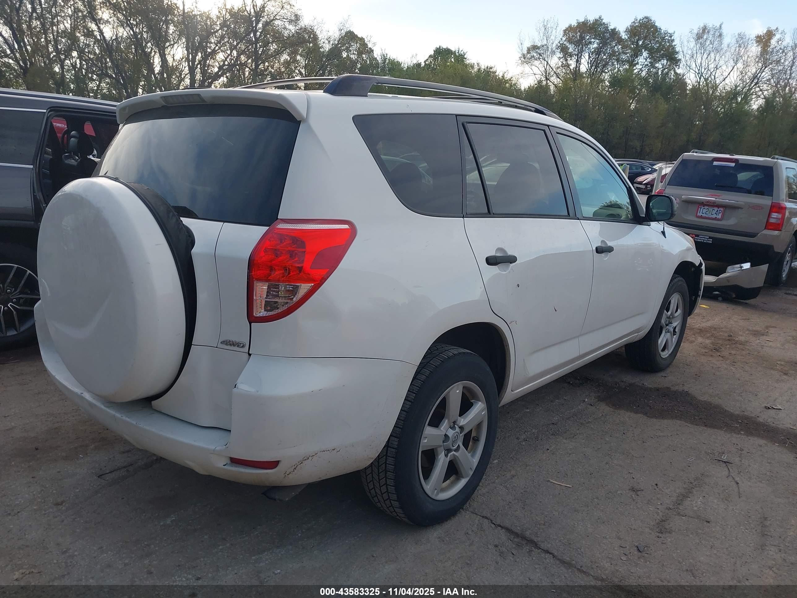 TOYOTA RAV4 image 4