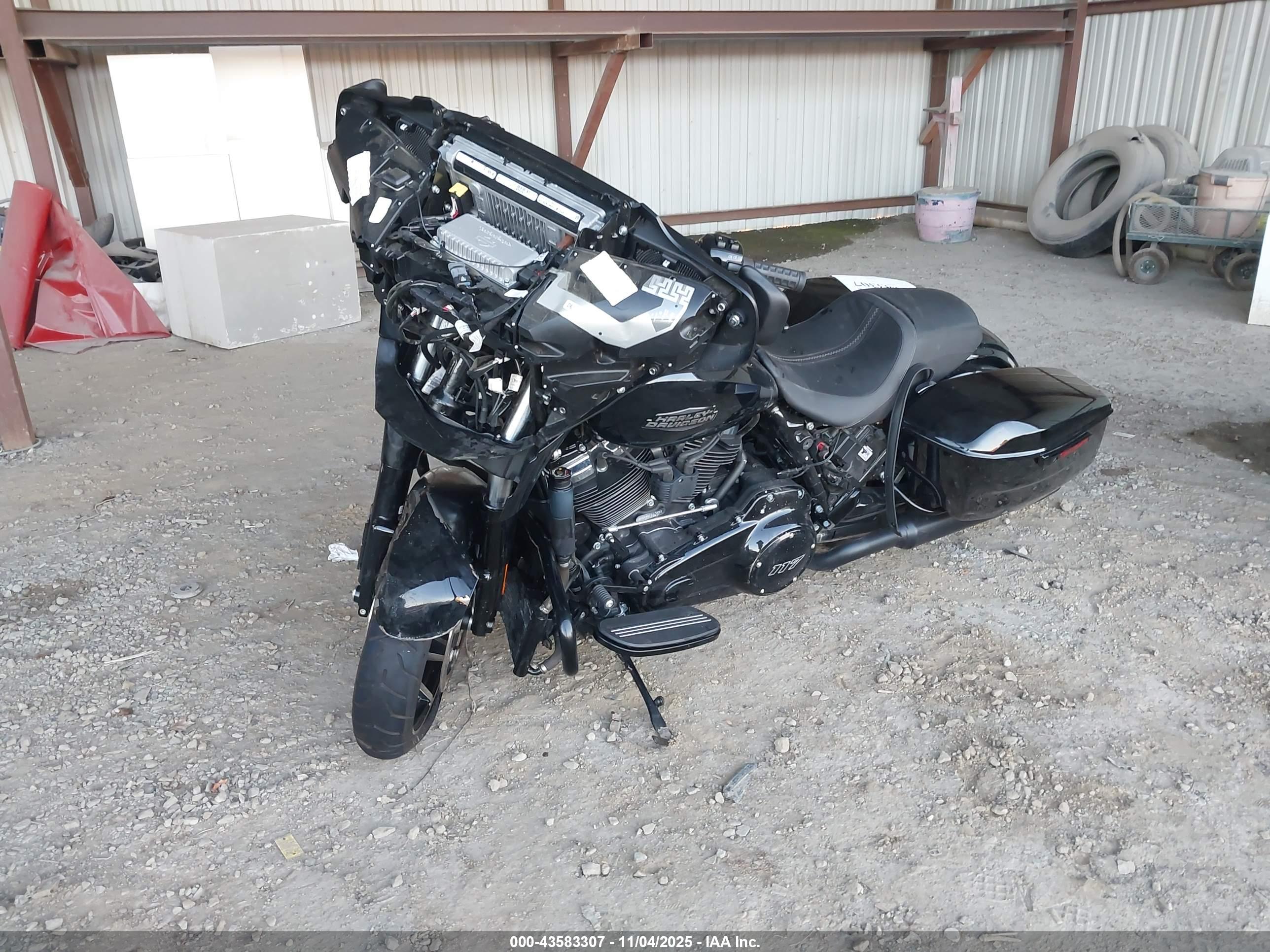 HARLEY-DAVIDSON FLHX image 2