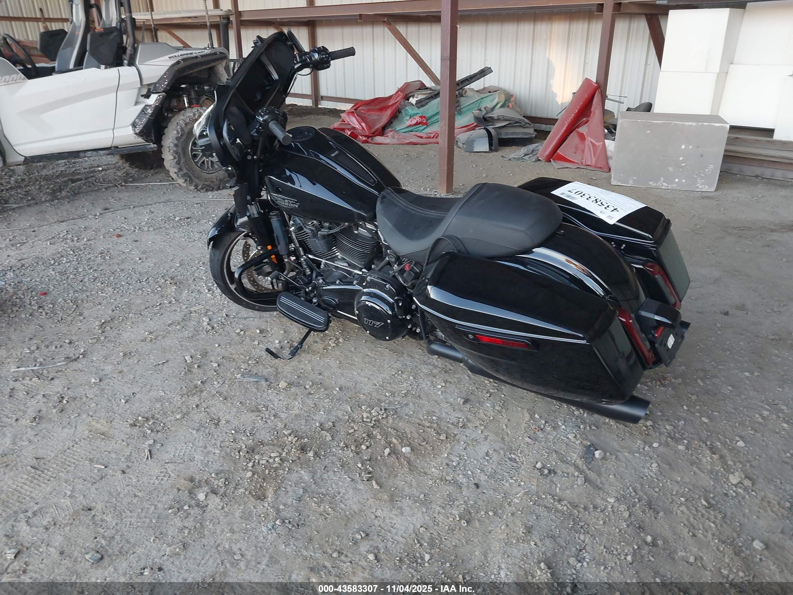 HARLEY-DAVIDSON FLHX image 3