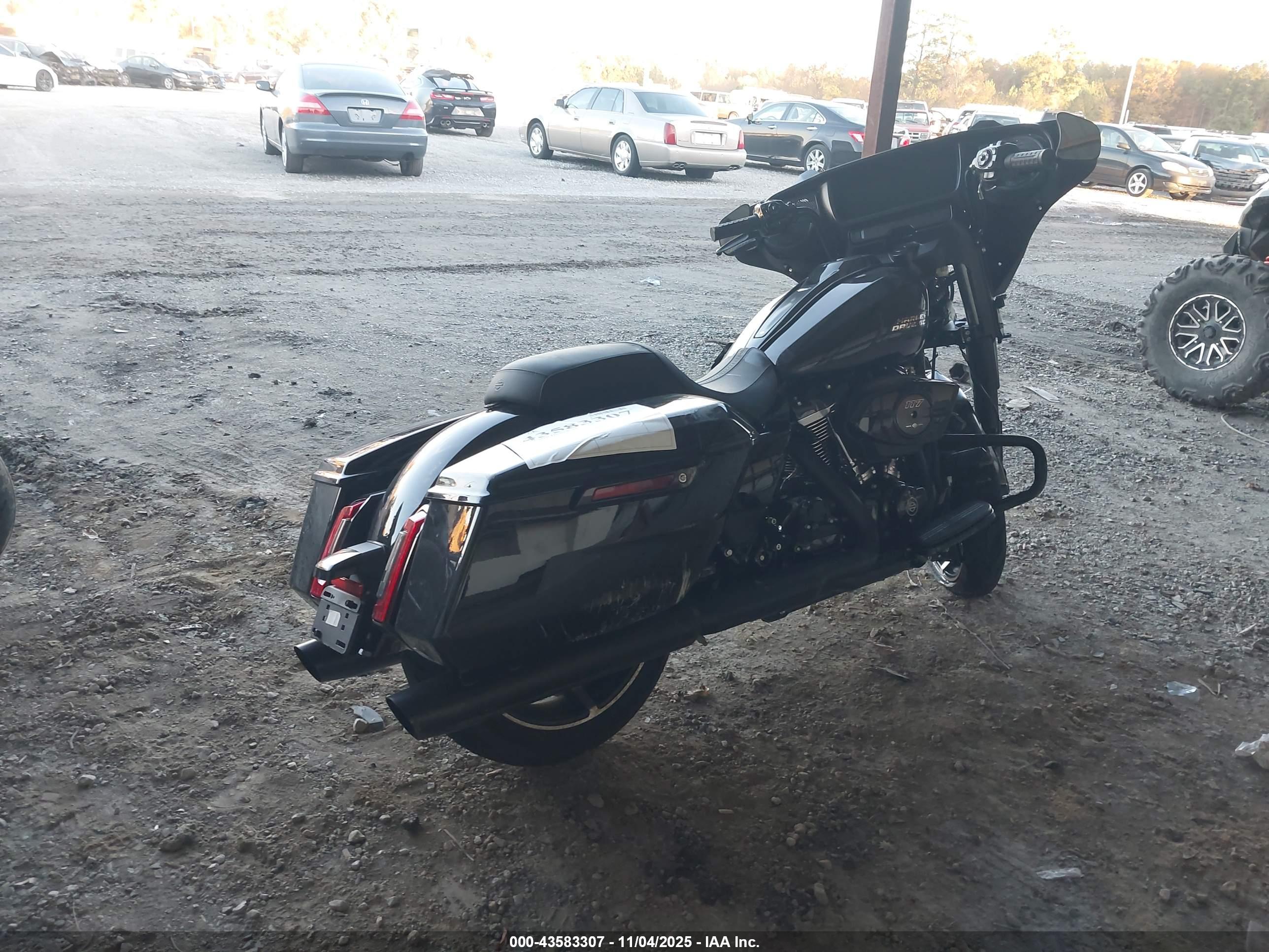 HARLEY-DAVIDSON FLHX image 4