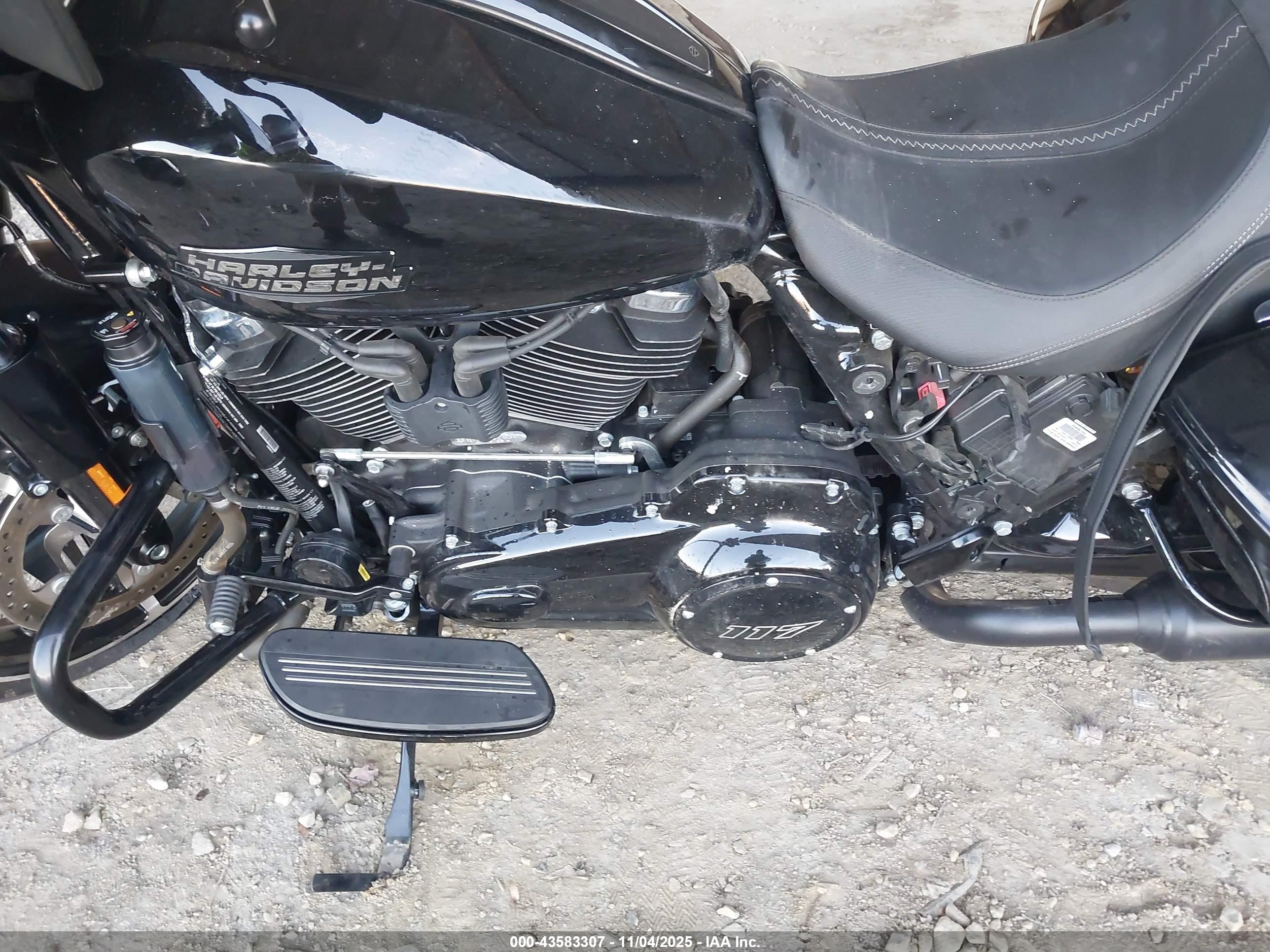 HARLEY-DAVIDSON FLHX image 9