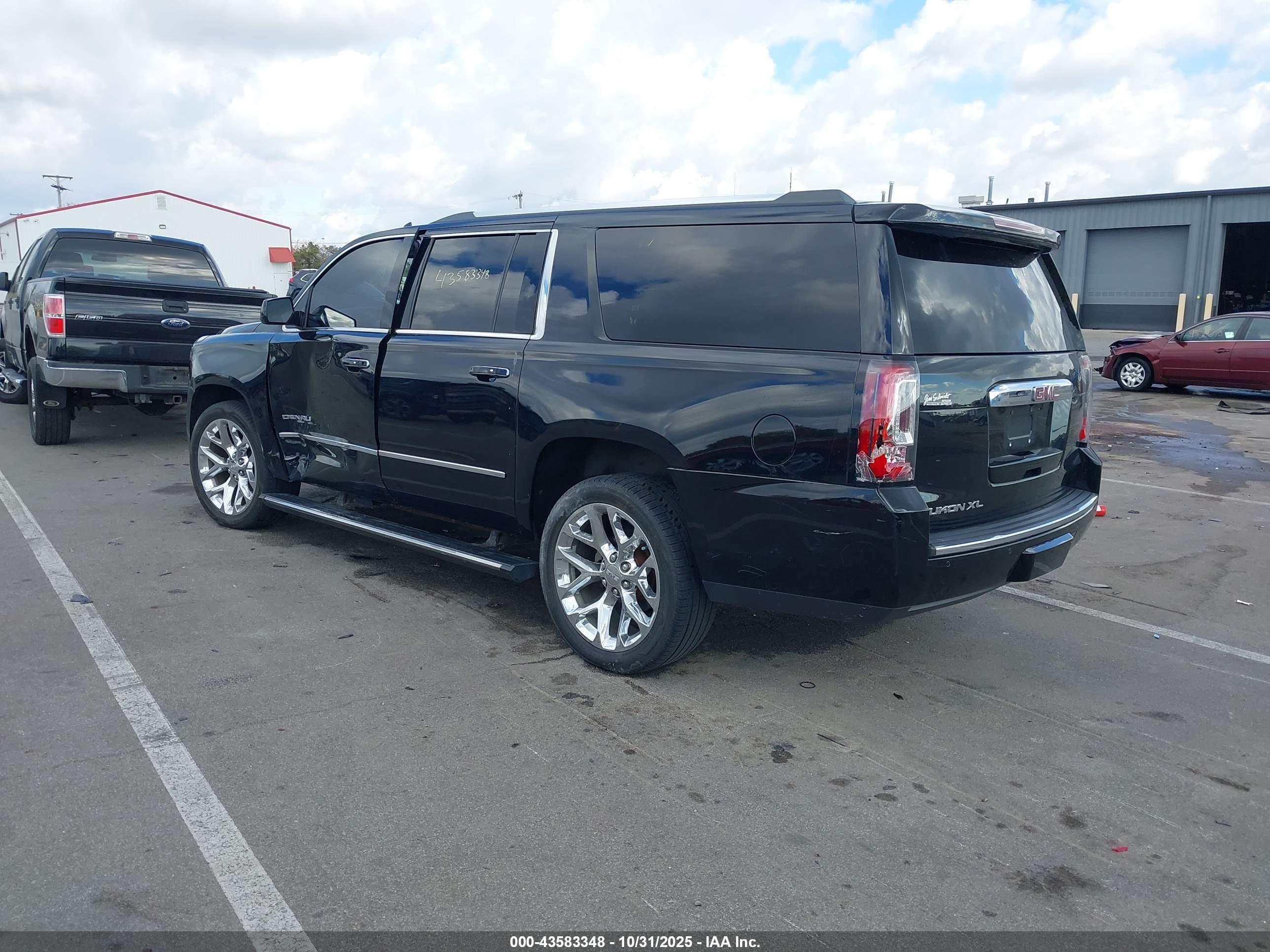 GMC YUKON image 3