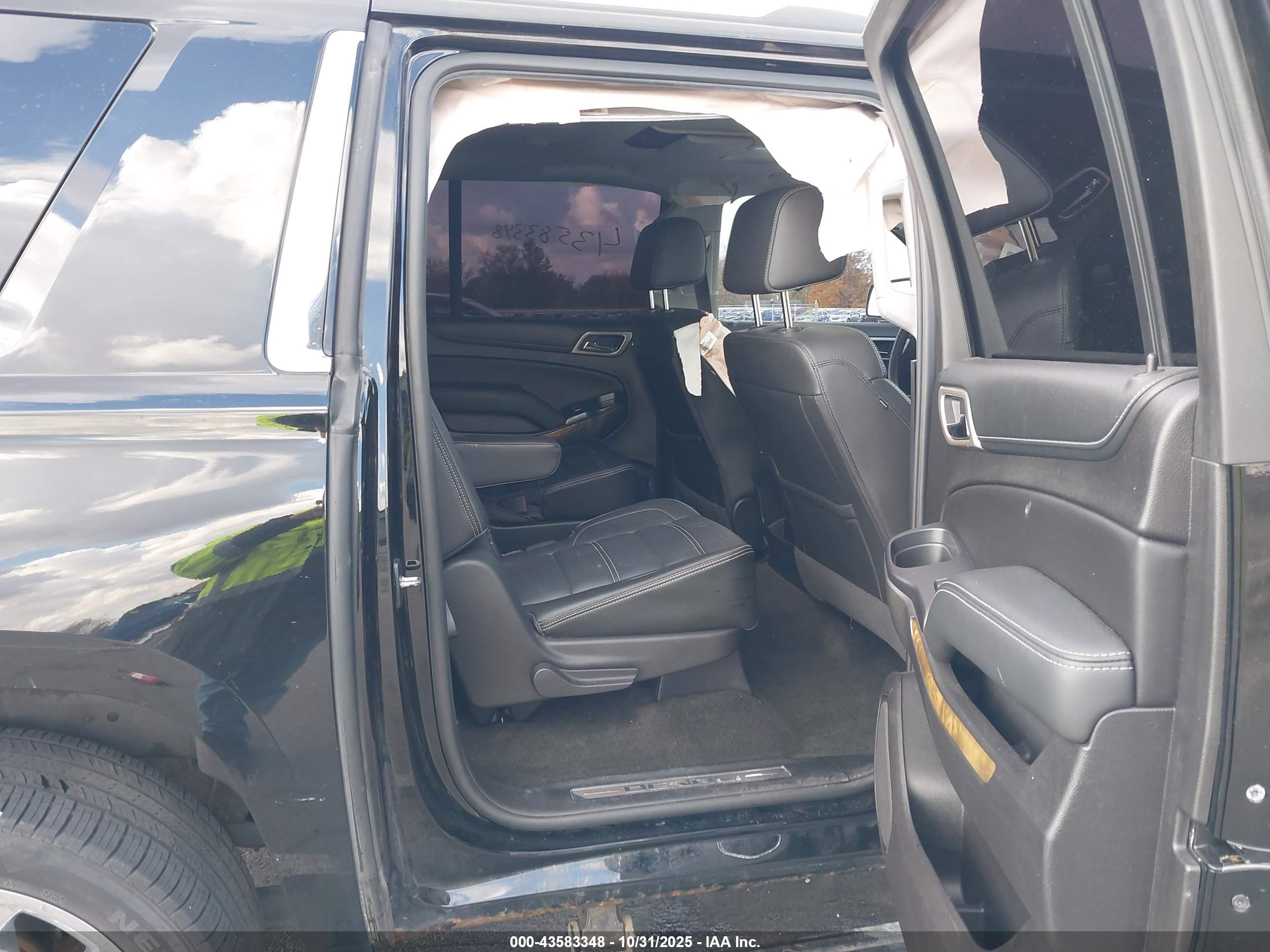 GMC YUKON image 8