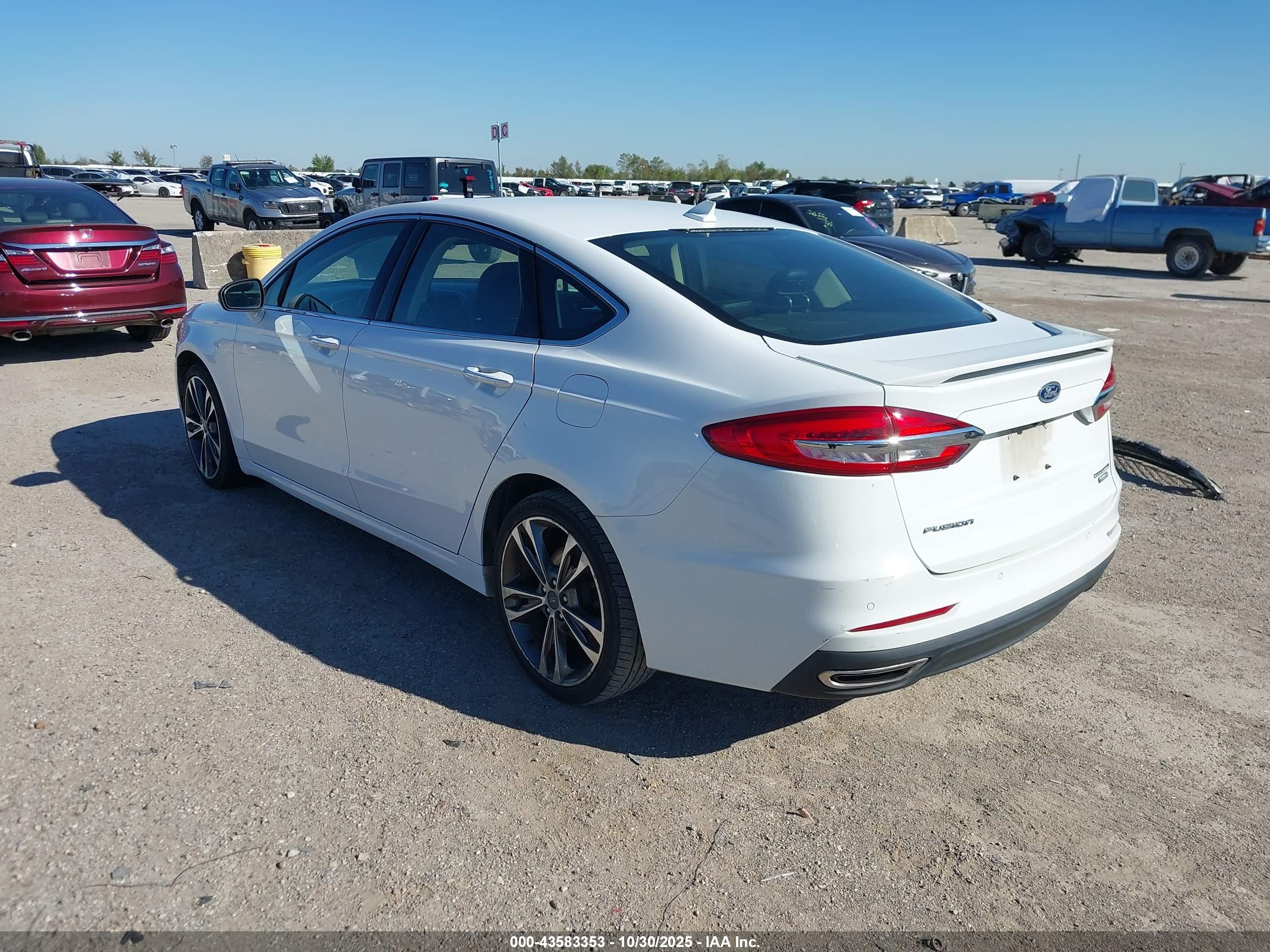 FORD FUSION image 3