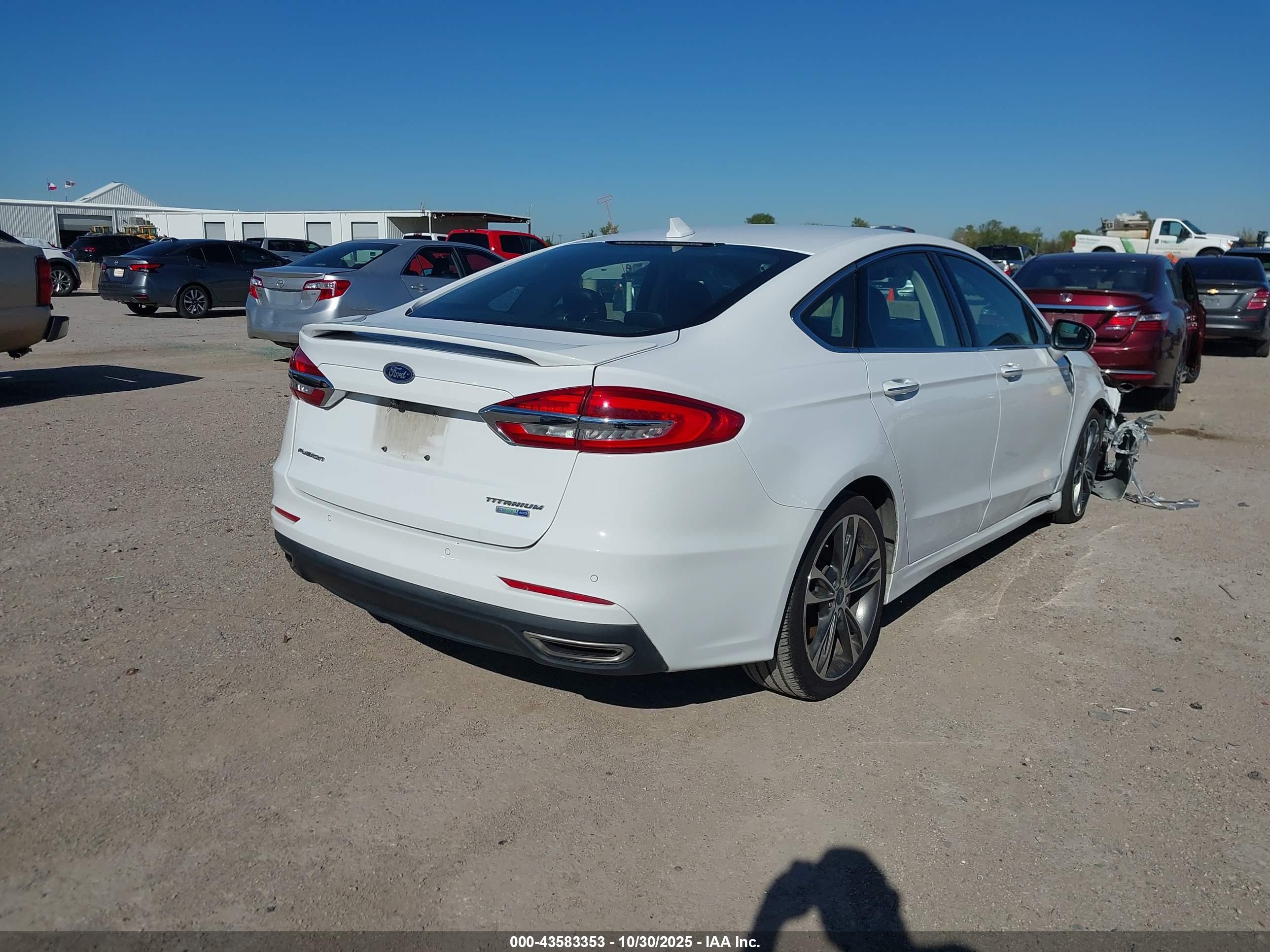 FORD FUSION image 4