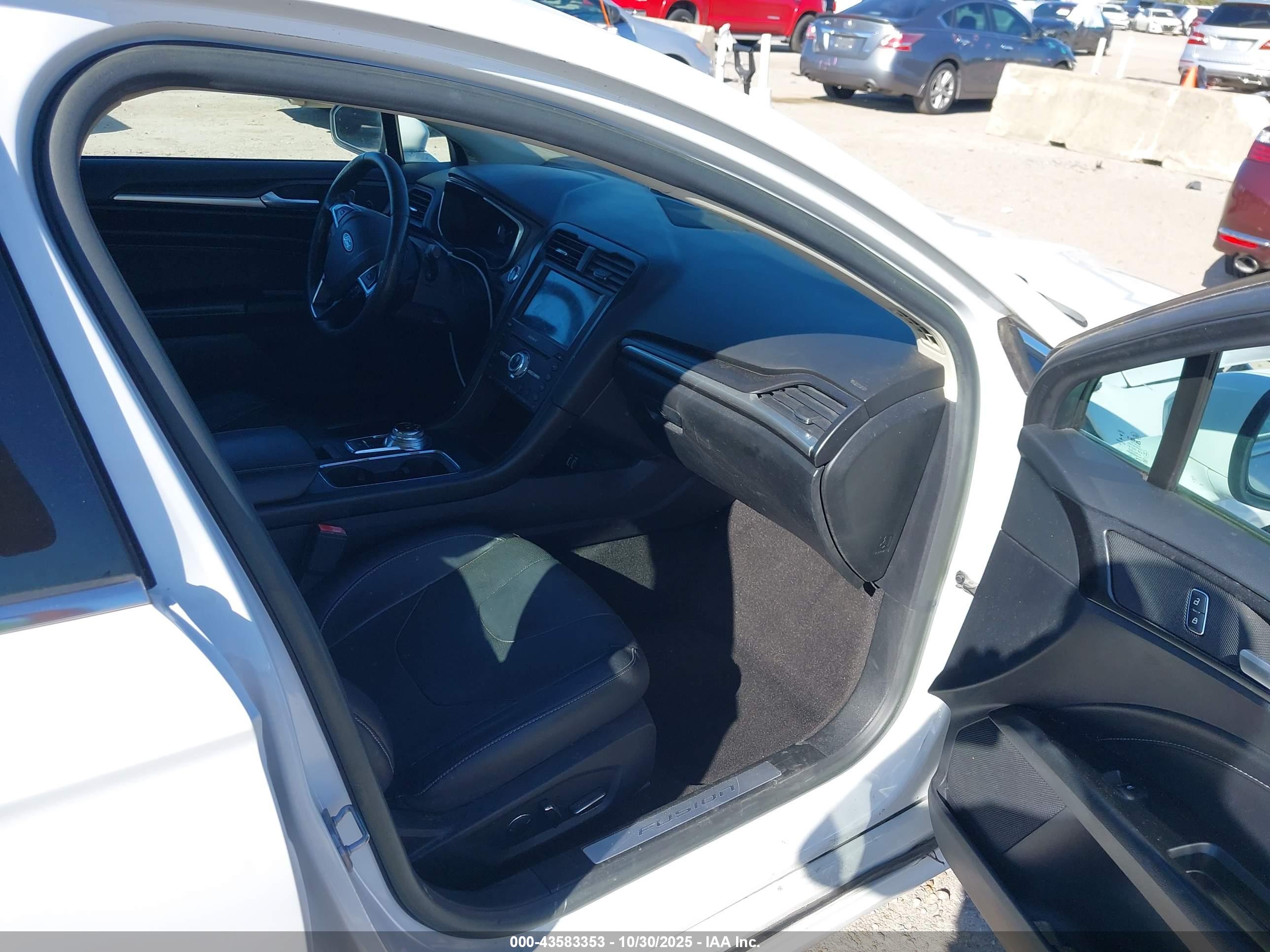 FORD FUSION image 5