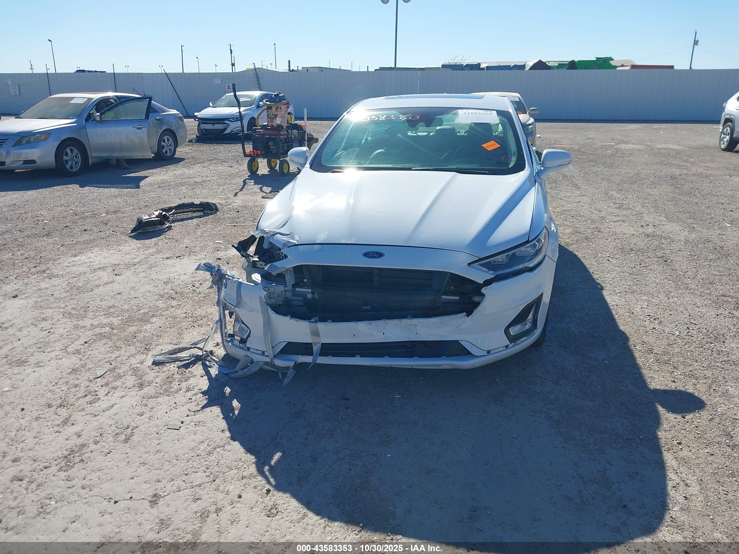 FORD FUSION image 6