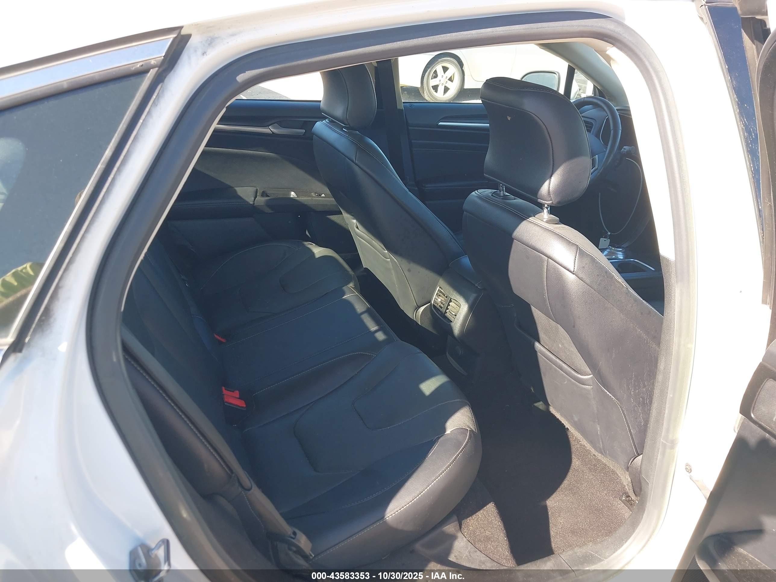 FORD FUSION image 8