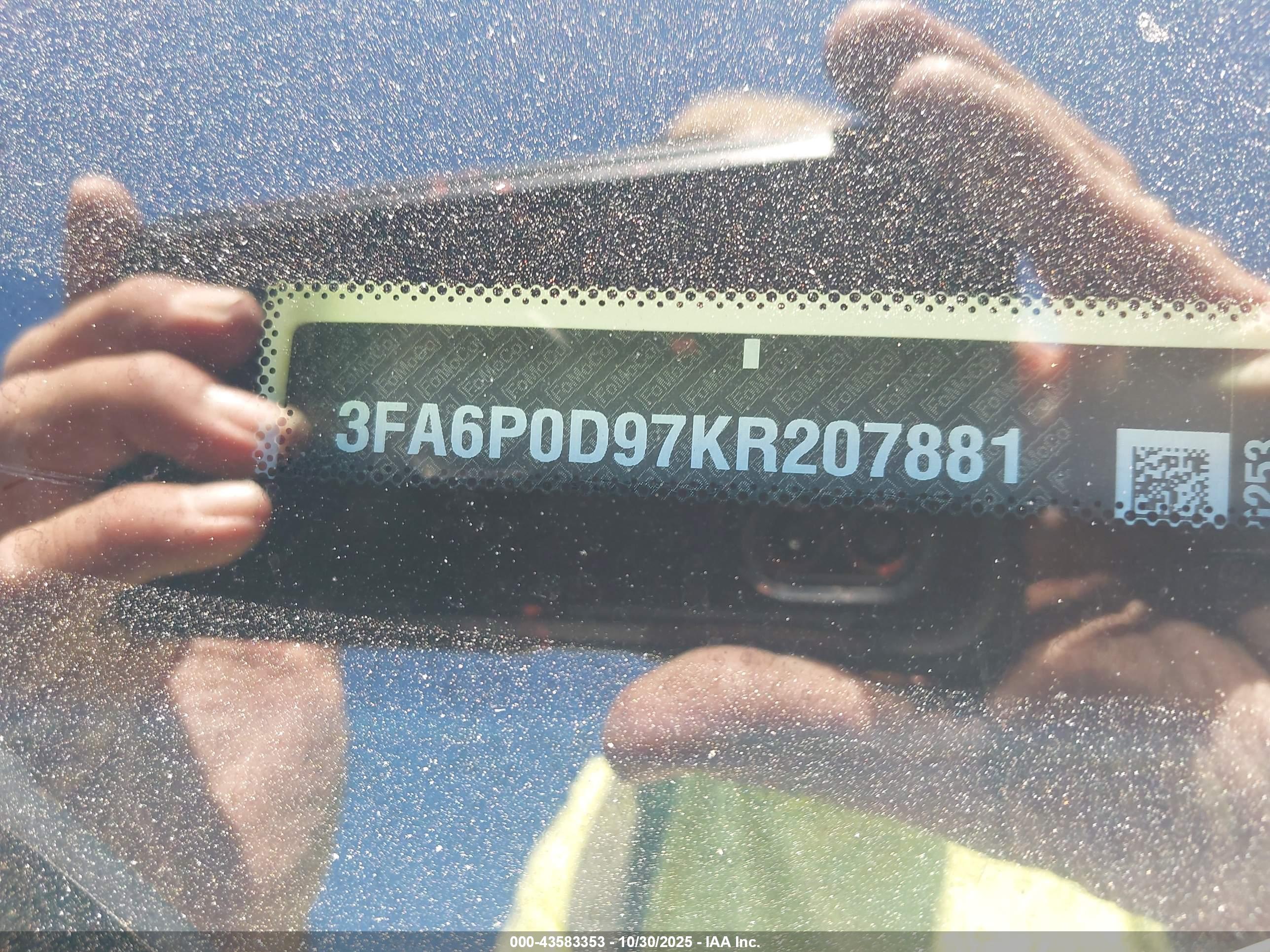 FORD FUSION image 9