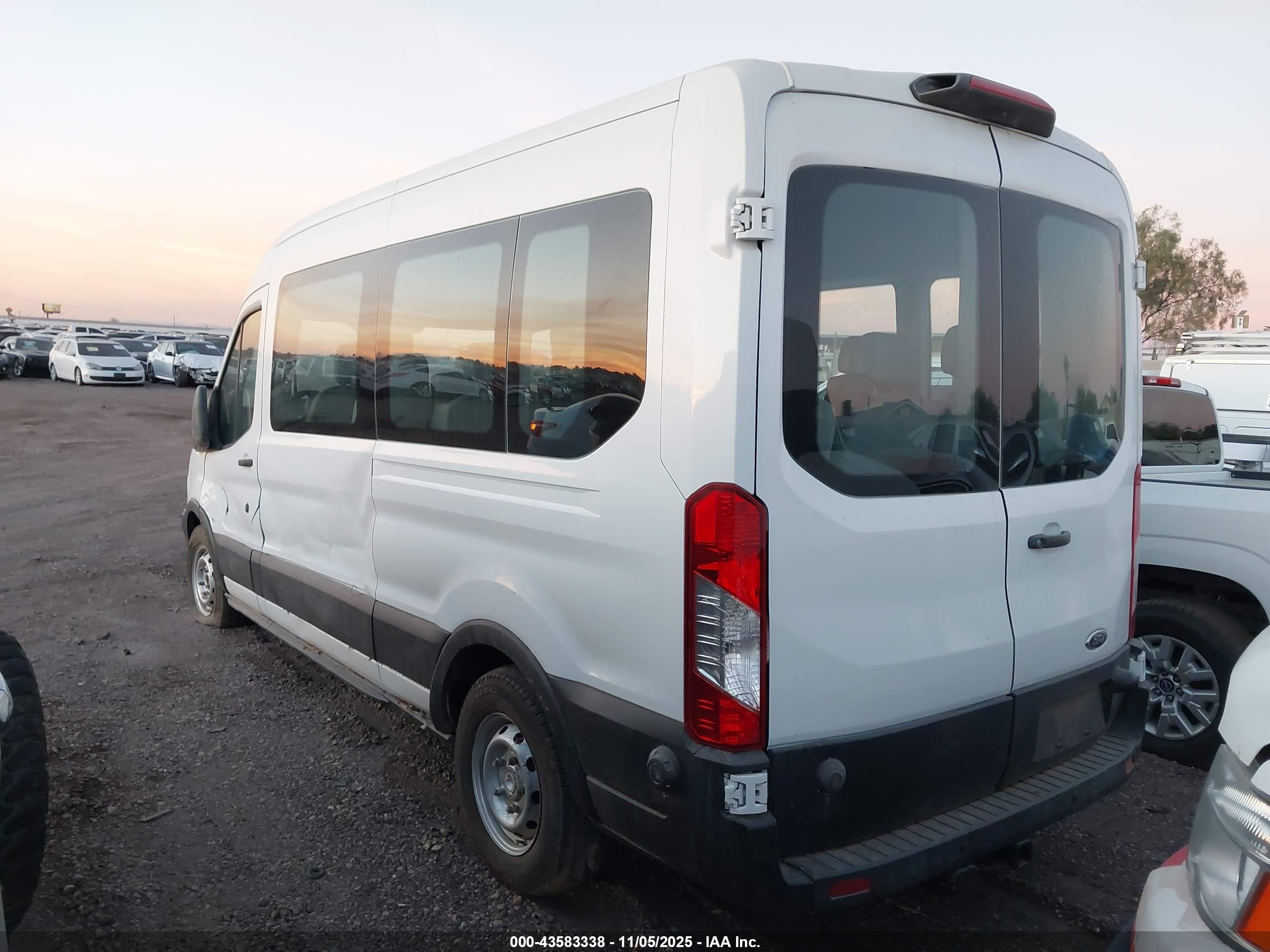 FORD TRANSIT-350 image 3