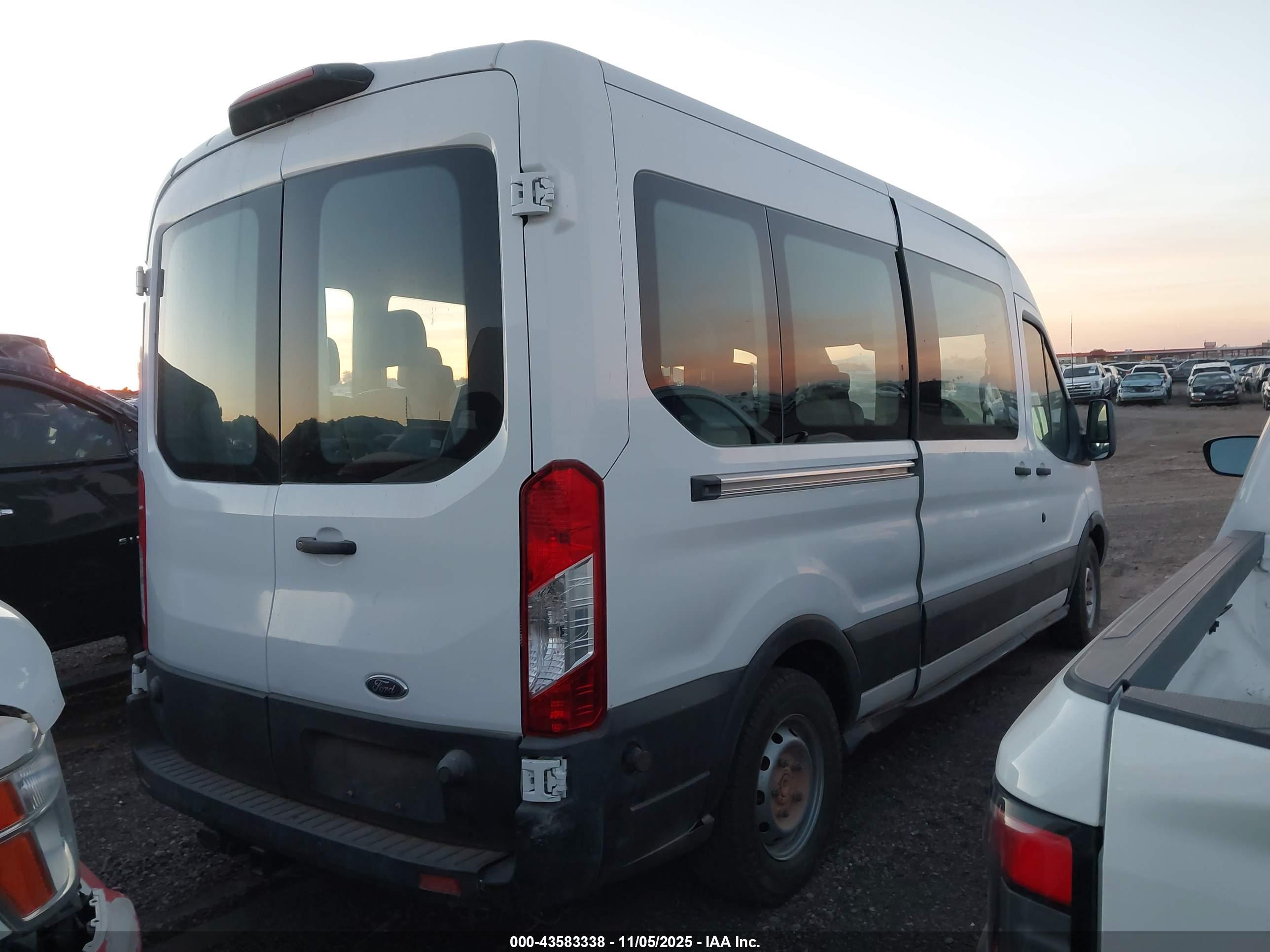 FORD TRANSIT-350 image 4