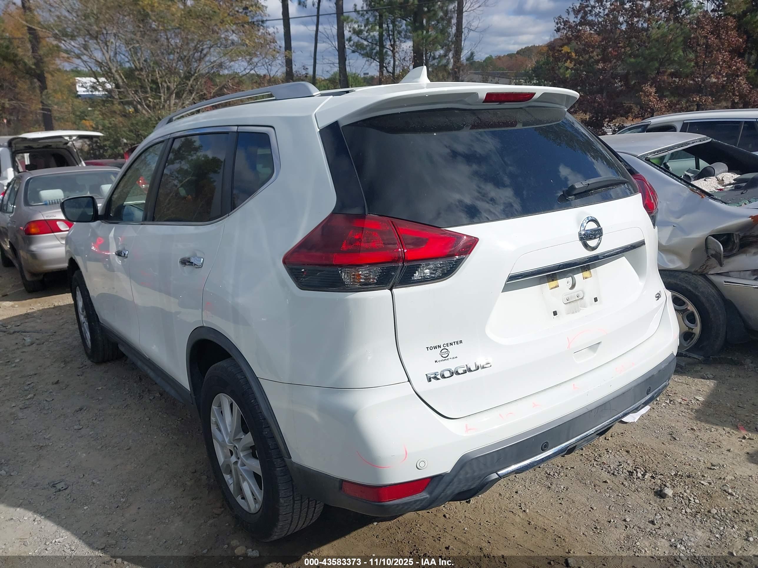NISSAN ROGUE image 3
