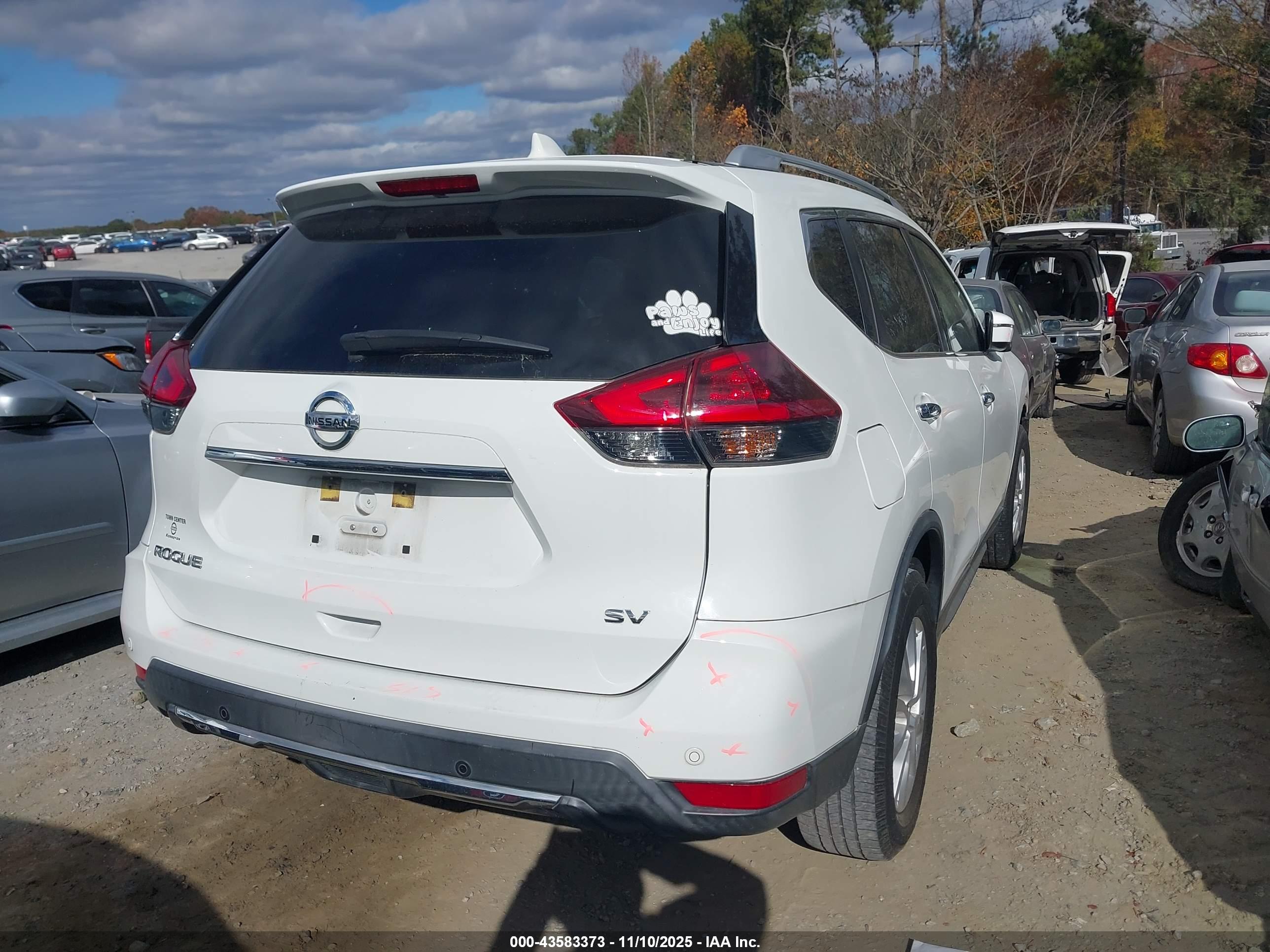 NISSAN ROGUE image 4