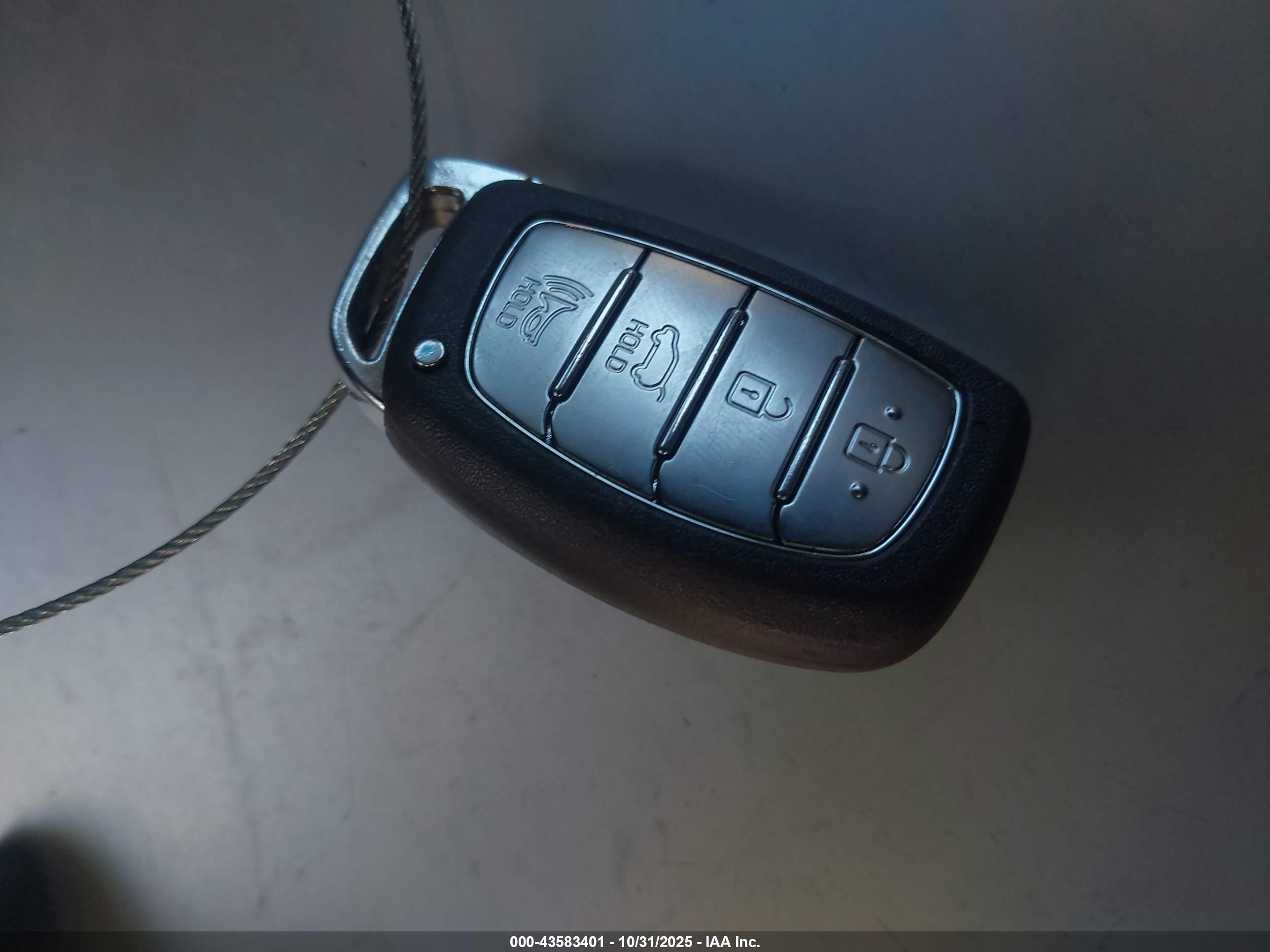 HYUNDAI TUCSON image 11