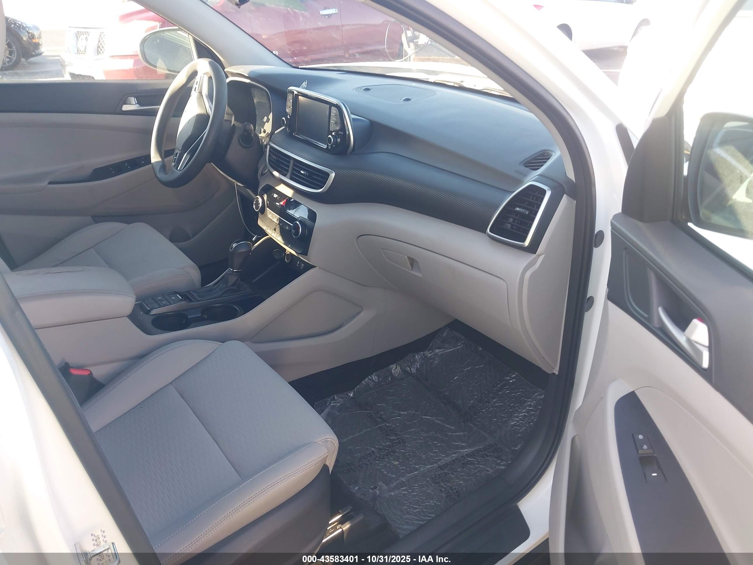 HYUNDAI TUCSON image 5