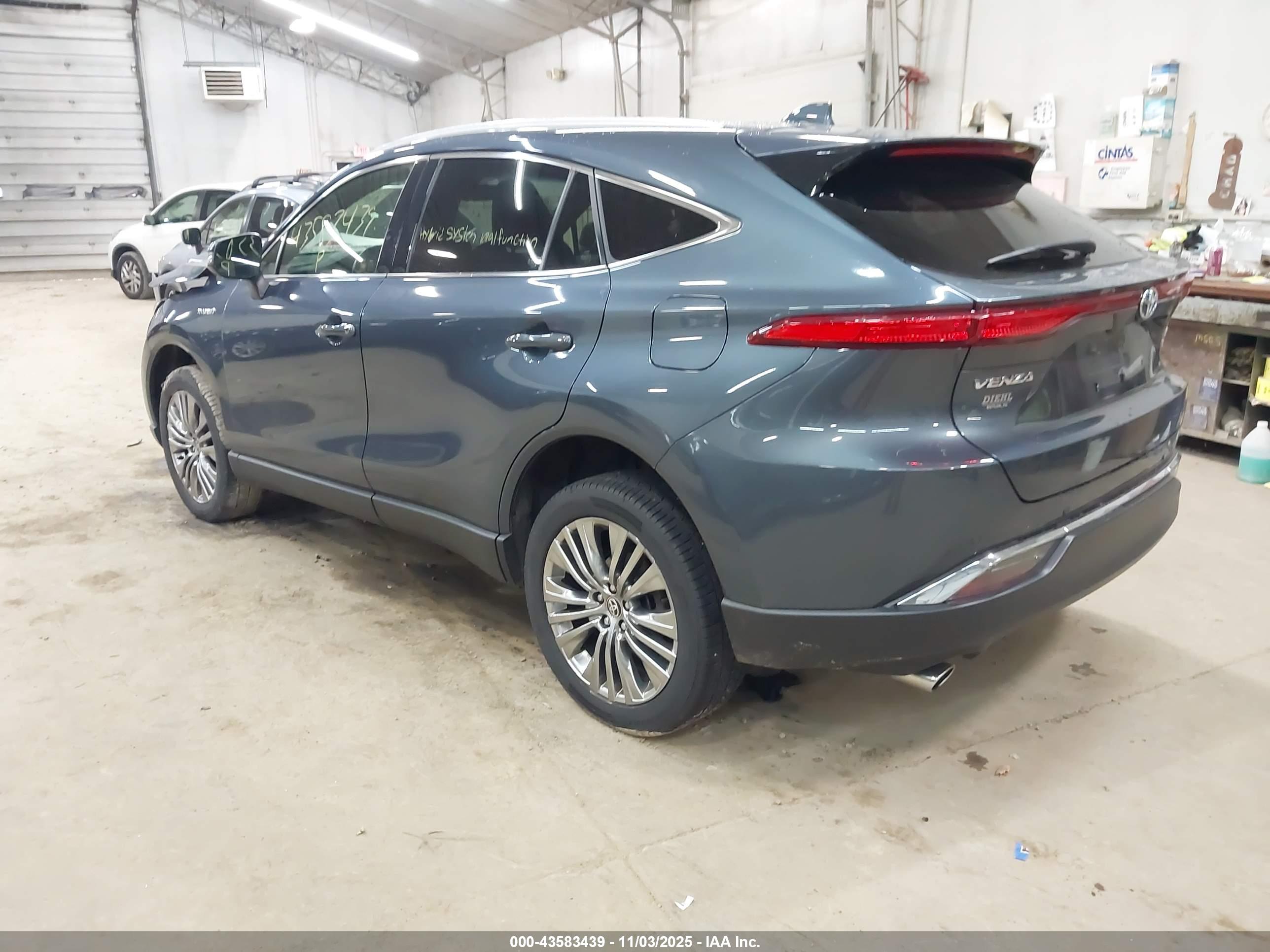 TOYOTA VENZA image 3
