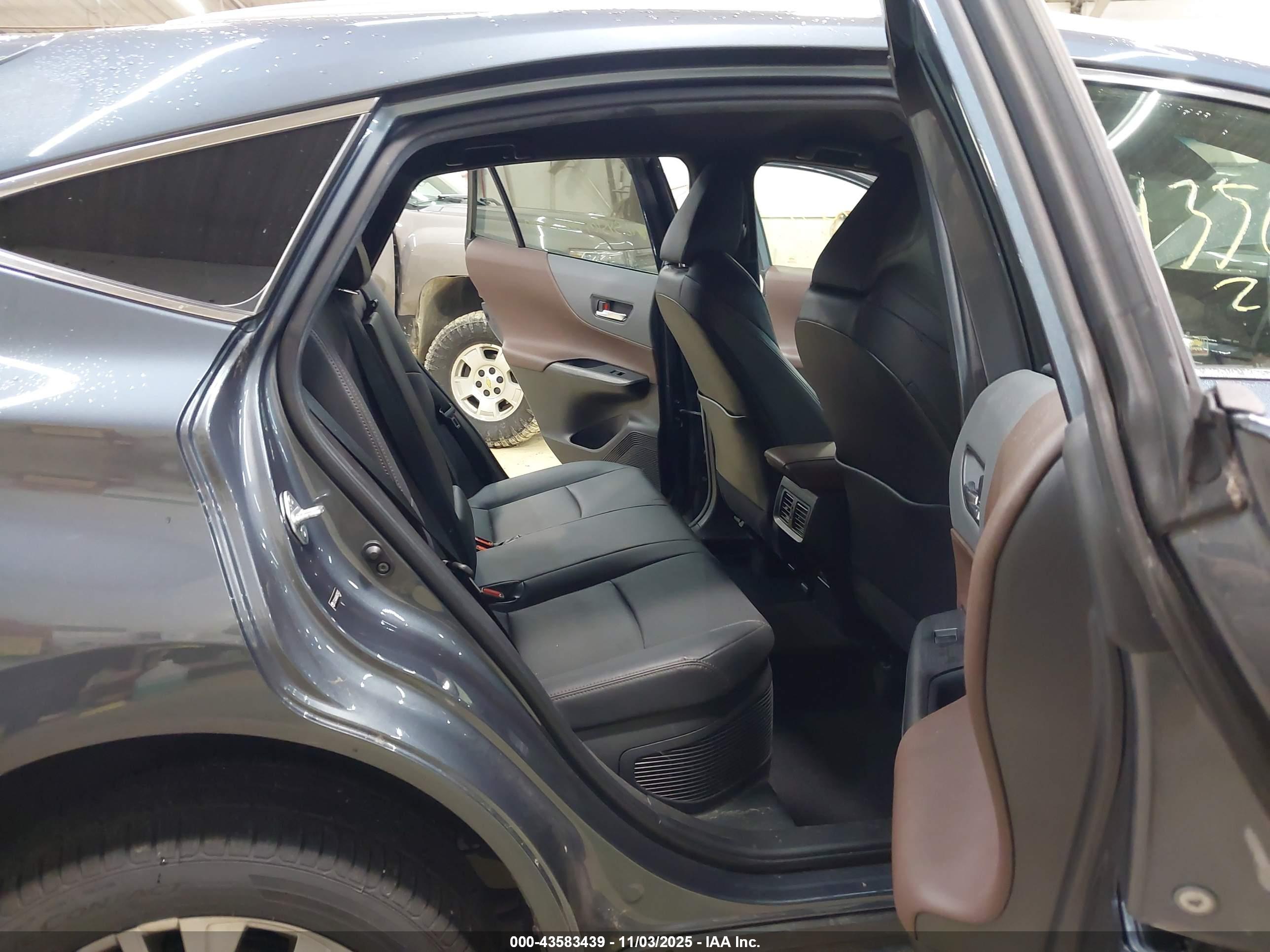 TOYOTA VENZA image 8