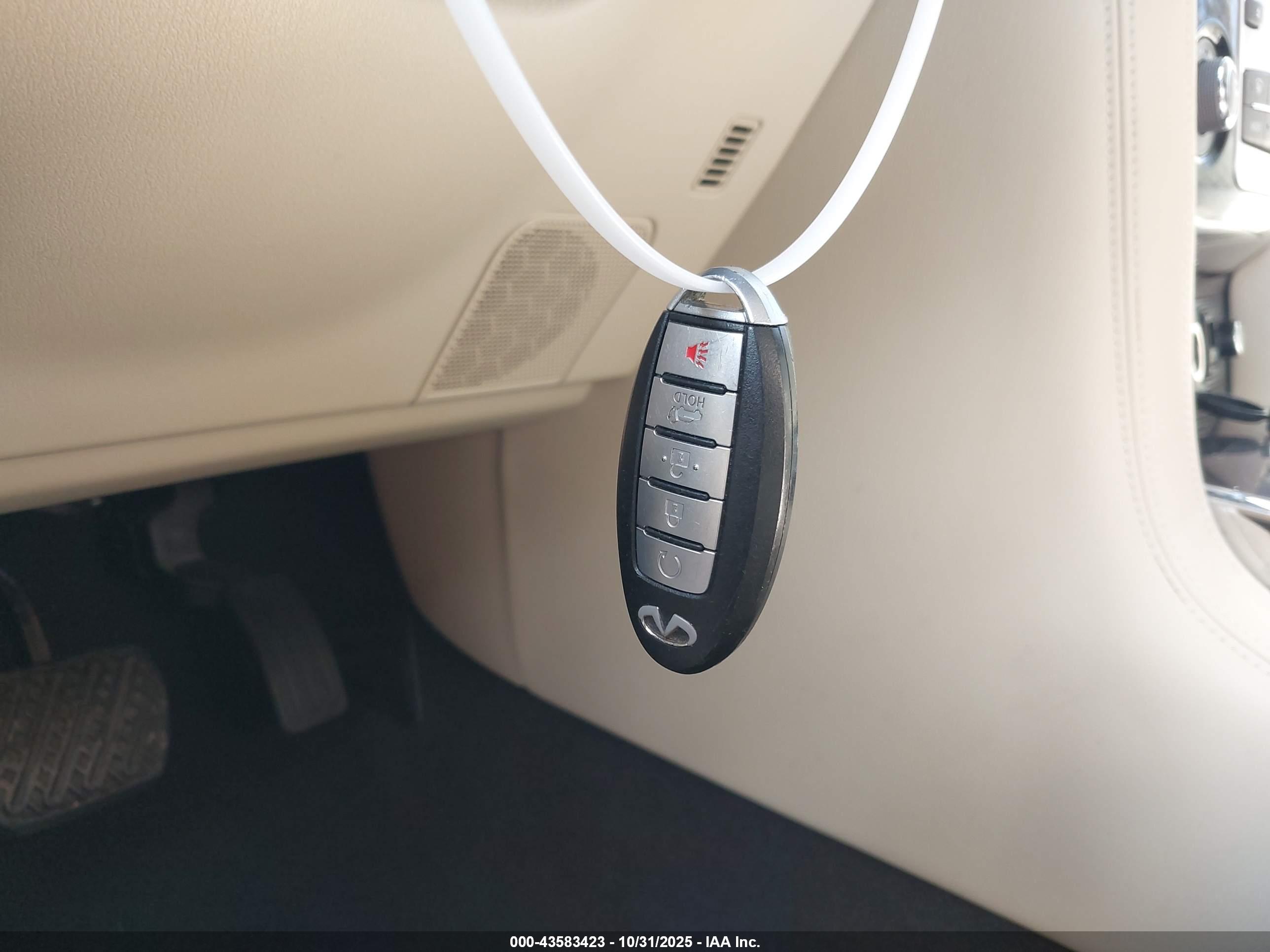 INFINITI QX80 image 11