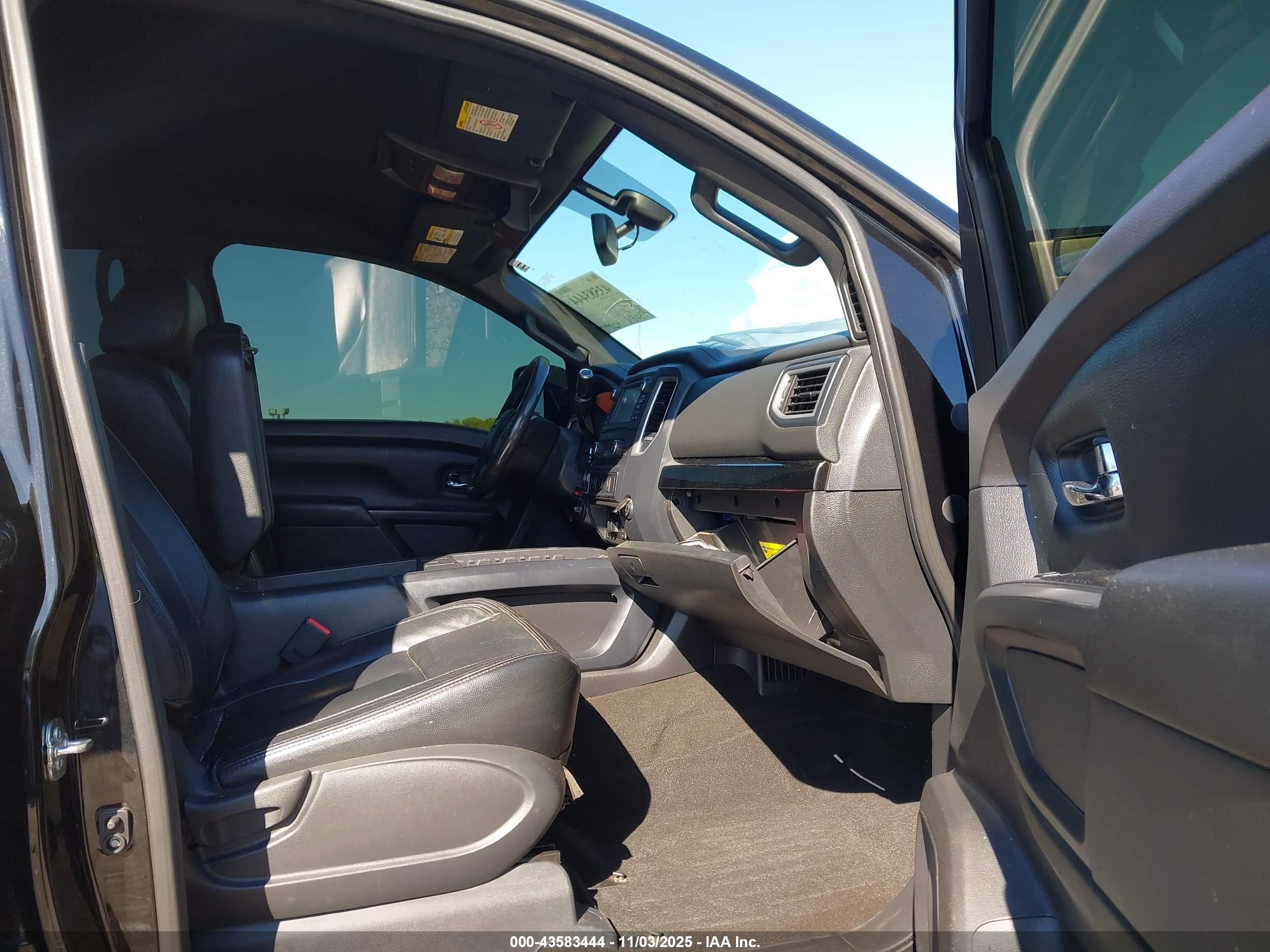NISSAN TITAN image 5