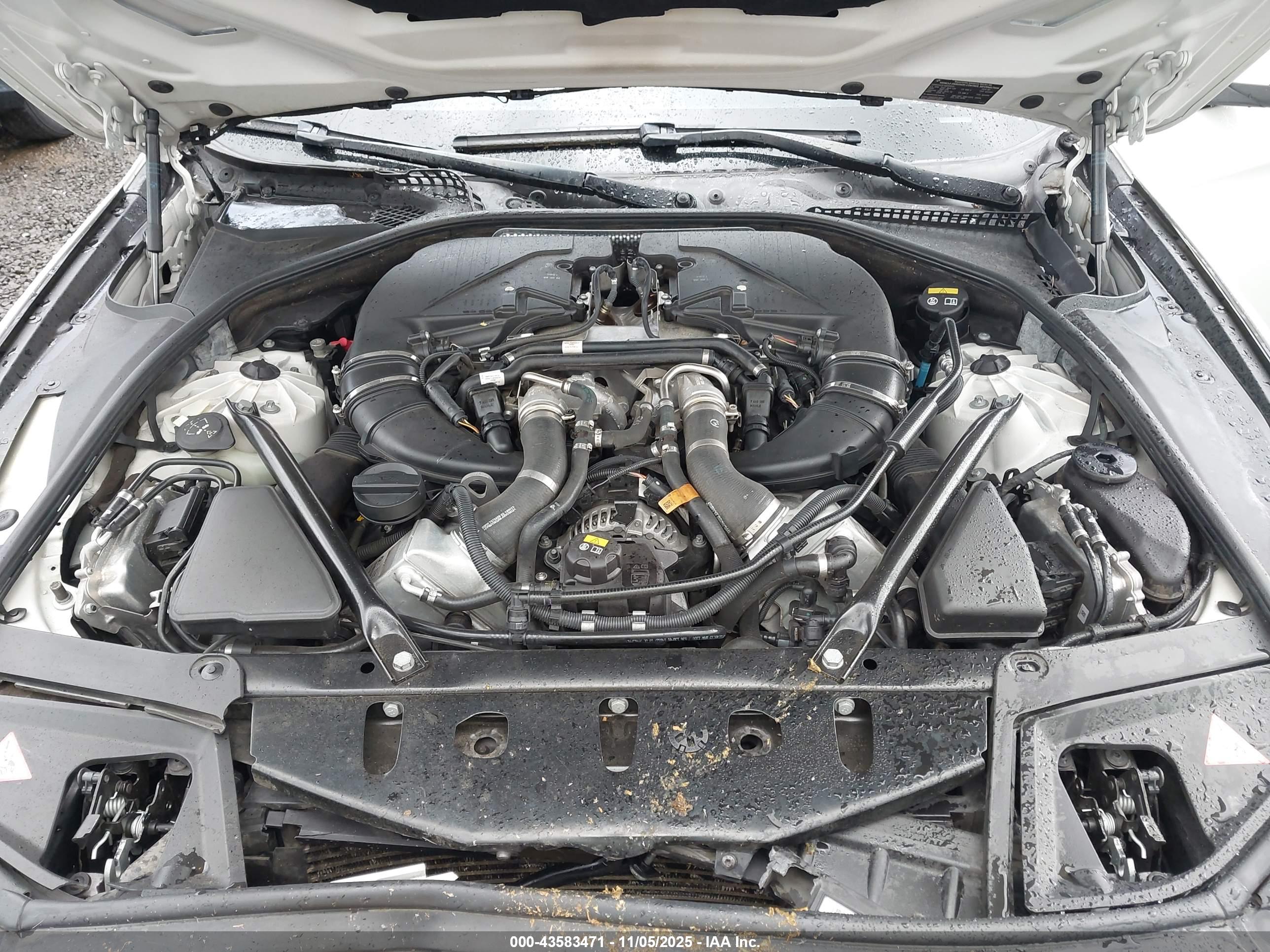 BMW 550I image 10