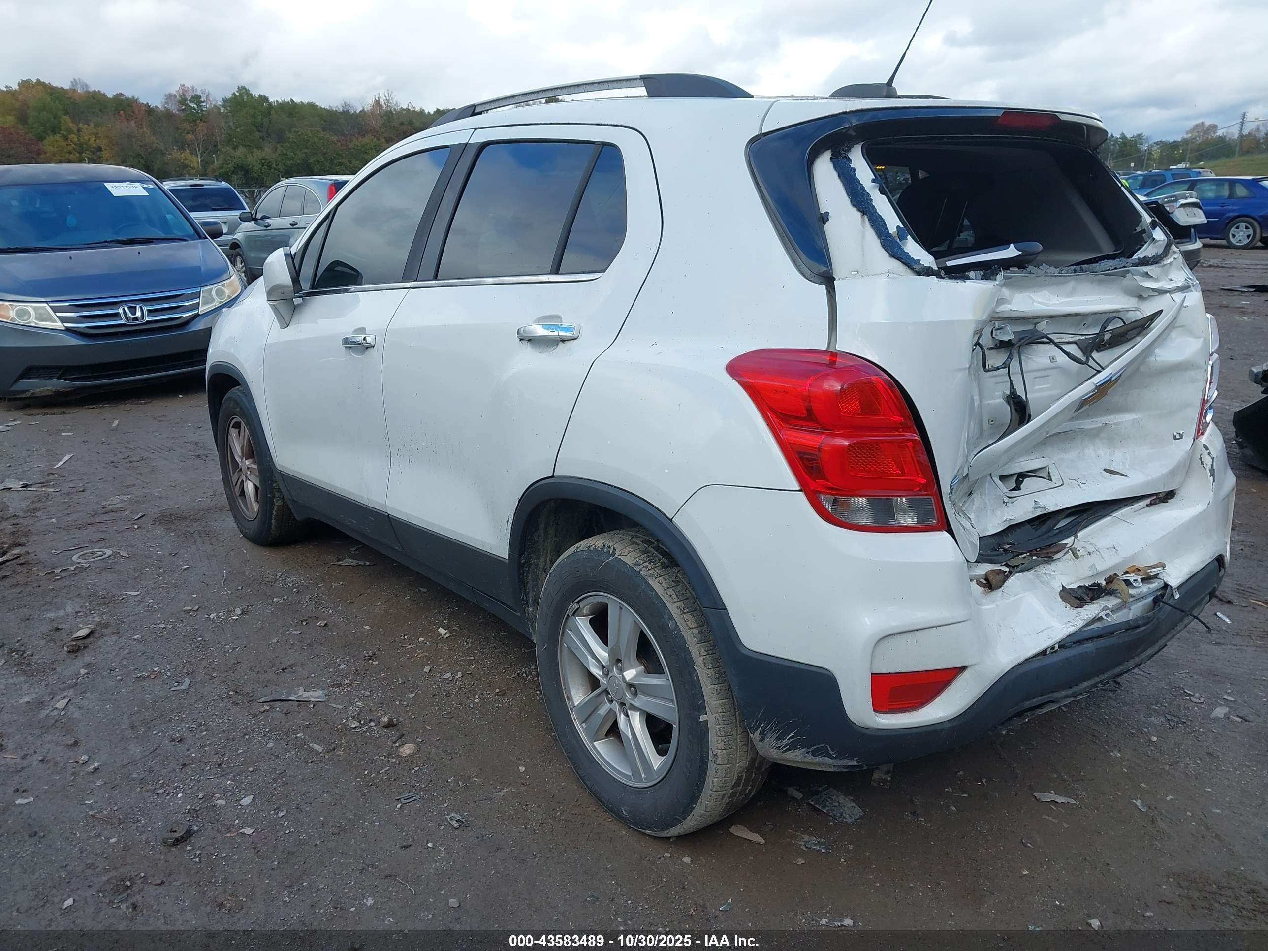 CHEVROLET TRAX image 3