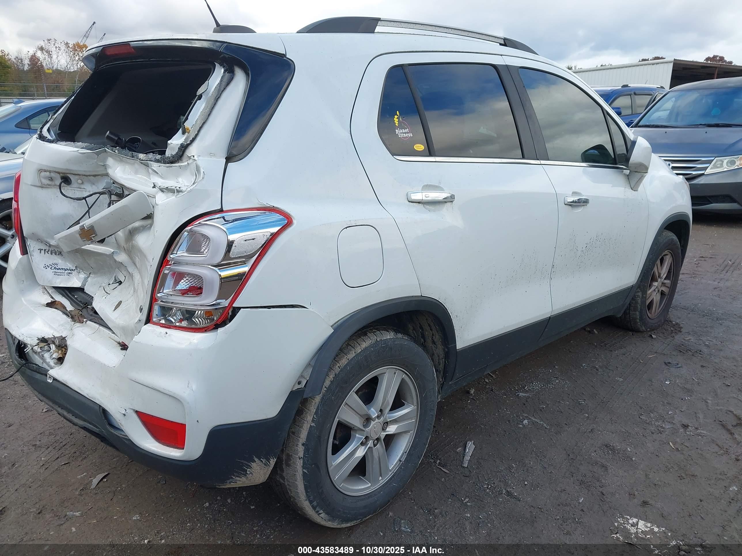 CHEVROLET TRAX image 4