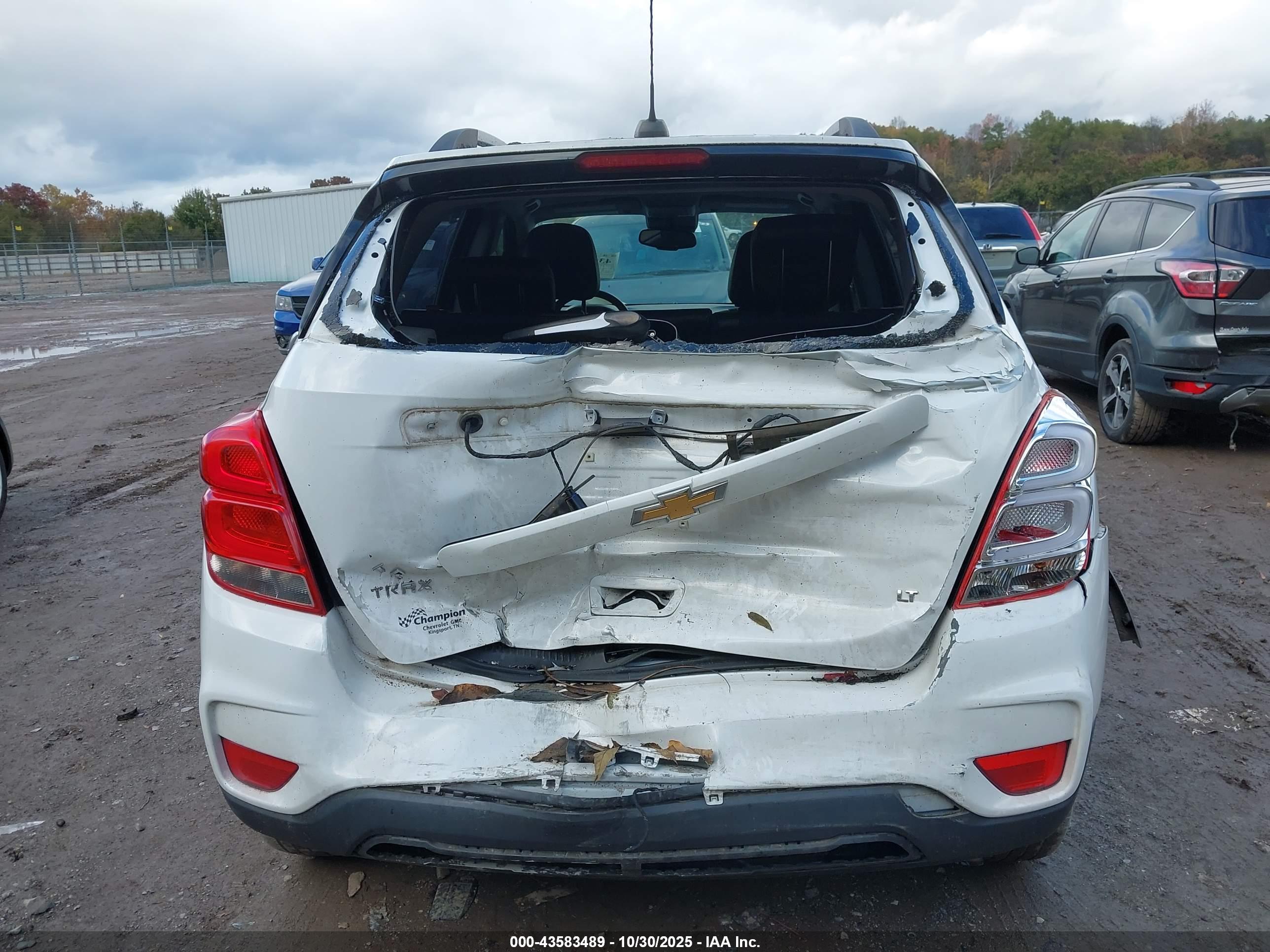 CHEVROLET TRAX image 6