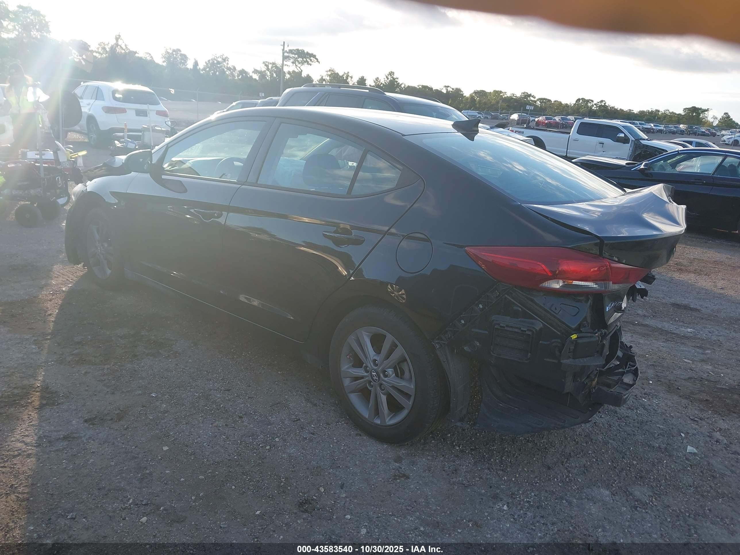HYUNDAI ELANTRA image 3
