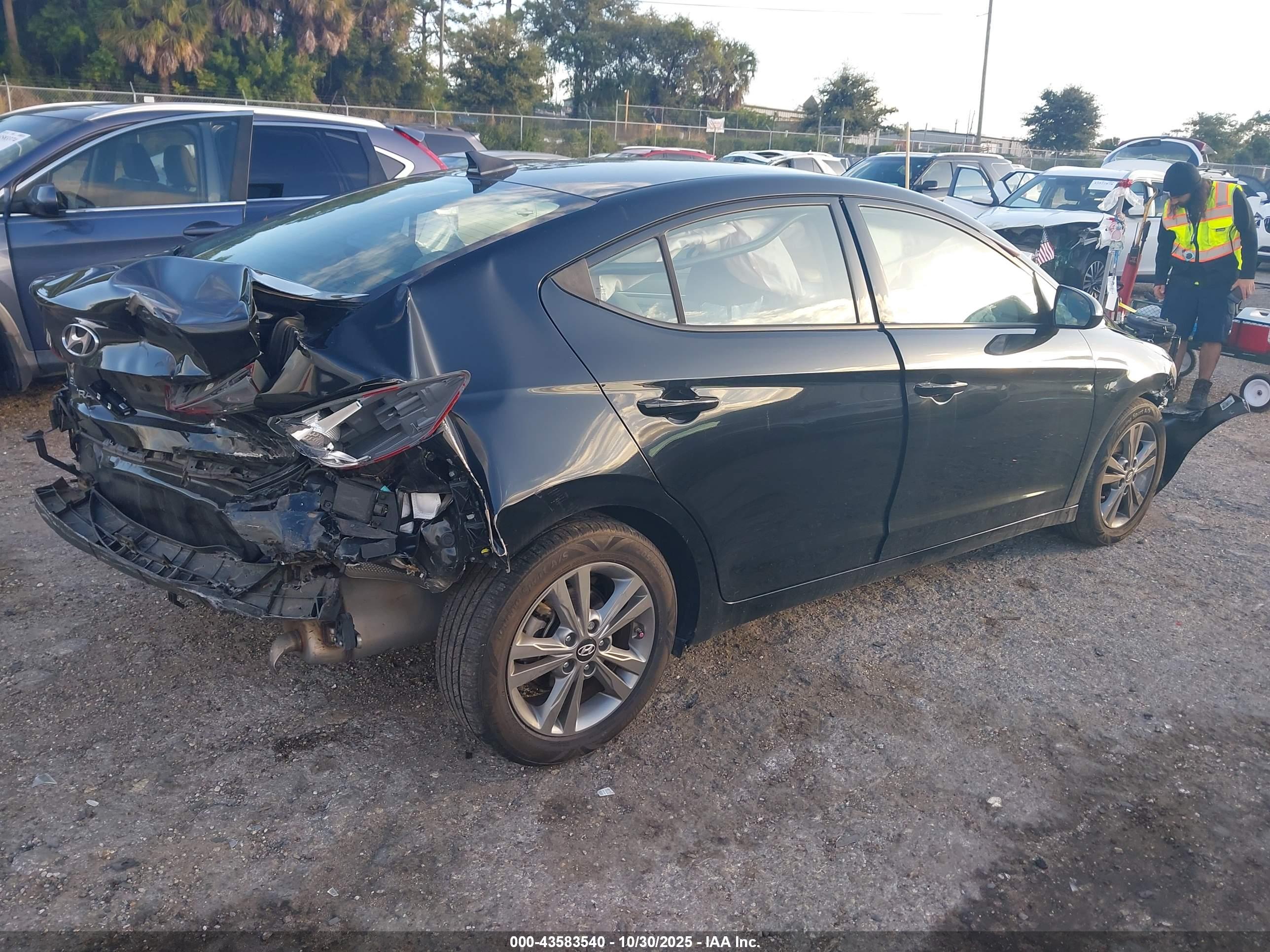HYUNDAI ELANTRA image 4