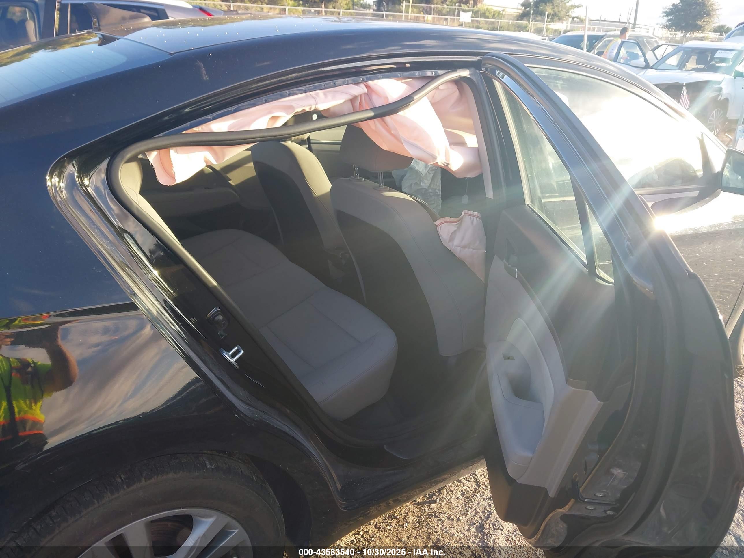 HYUNDAI ELANTRA image 8