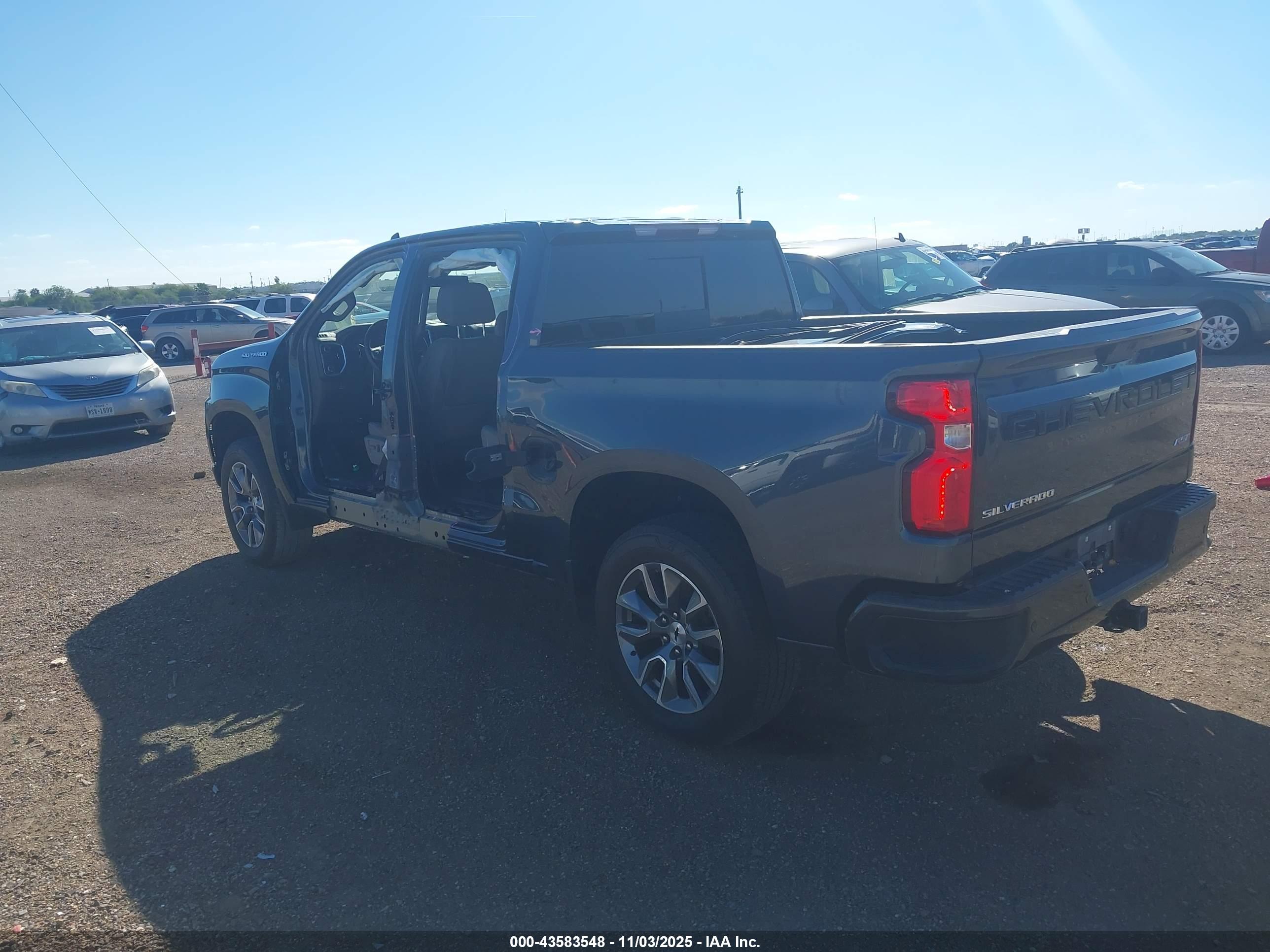 CHEVROLET SILVERADO image 3