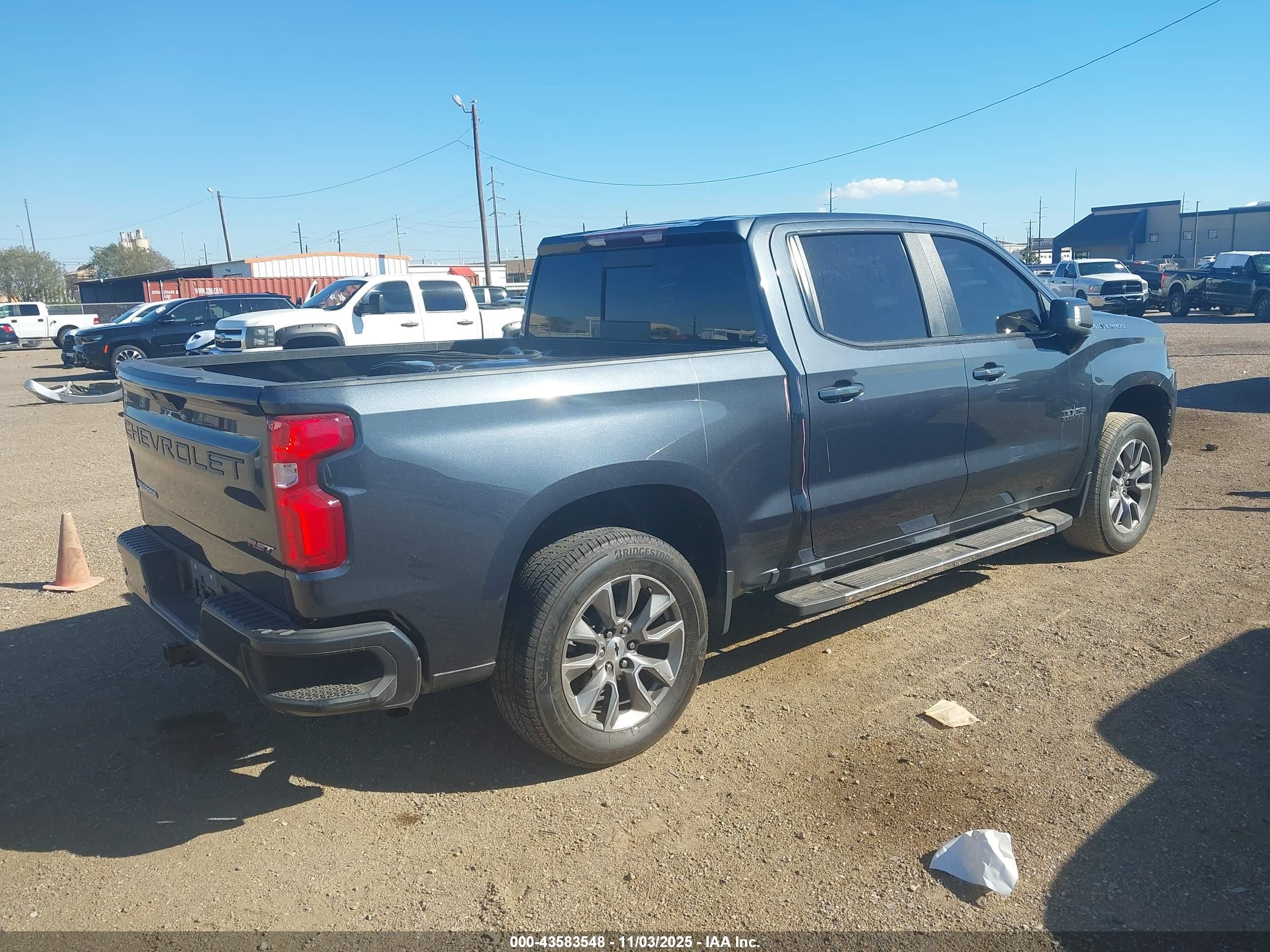 CHEVROLET SILVERADO image 4