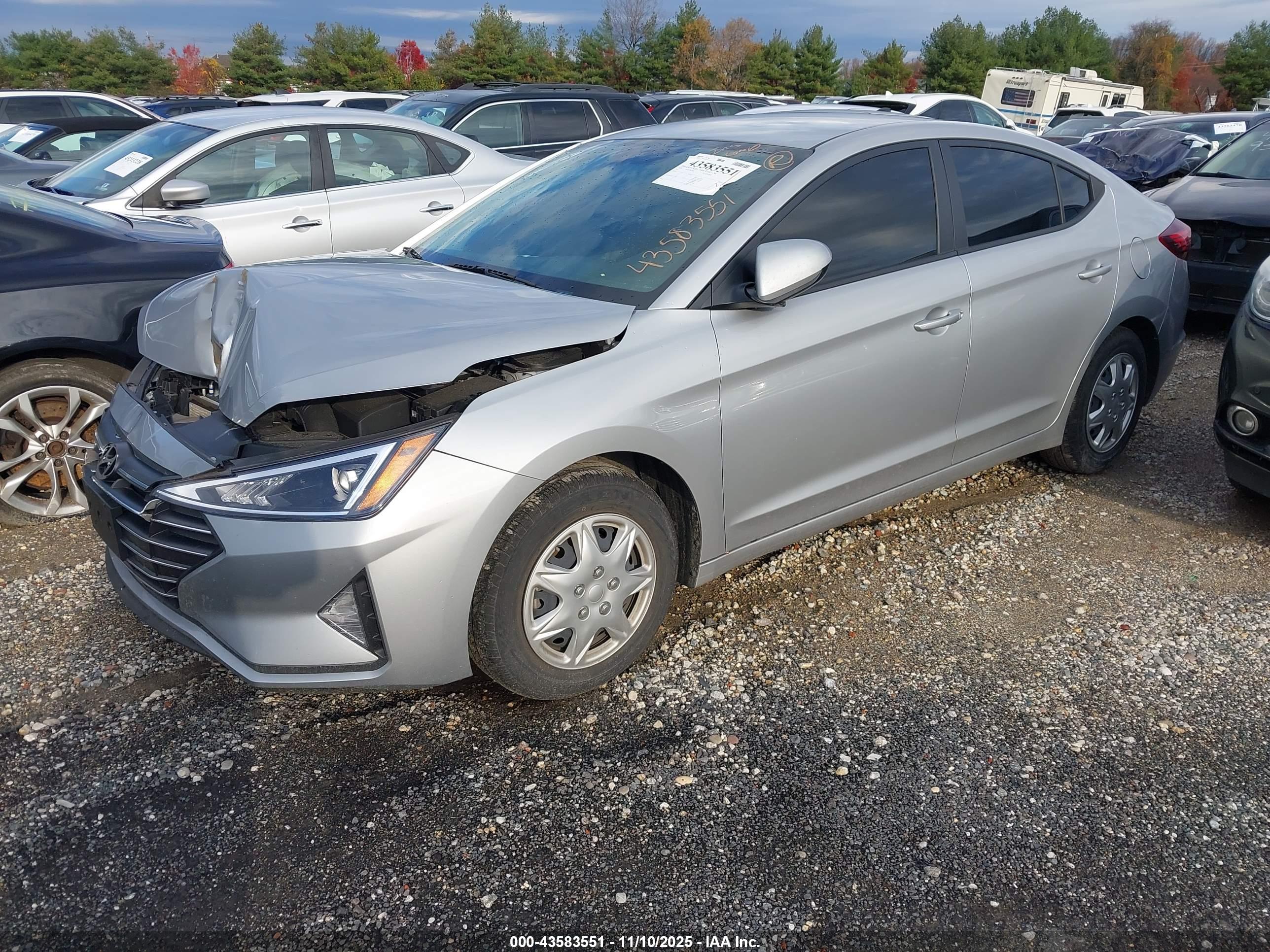 HYUNDAI ELANTRA image 2