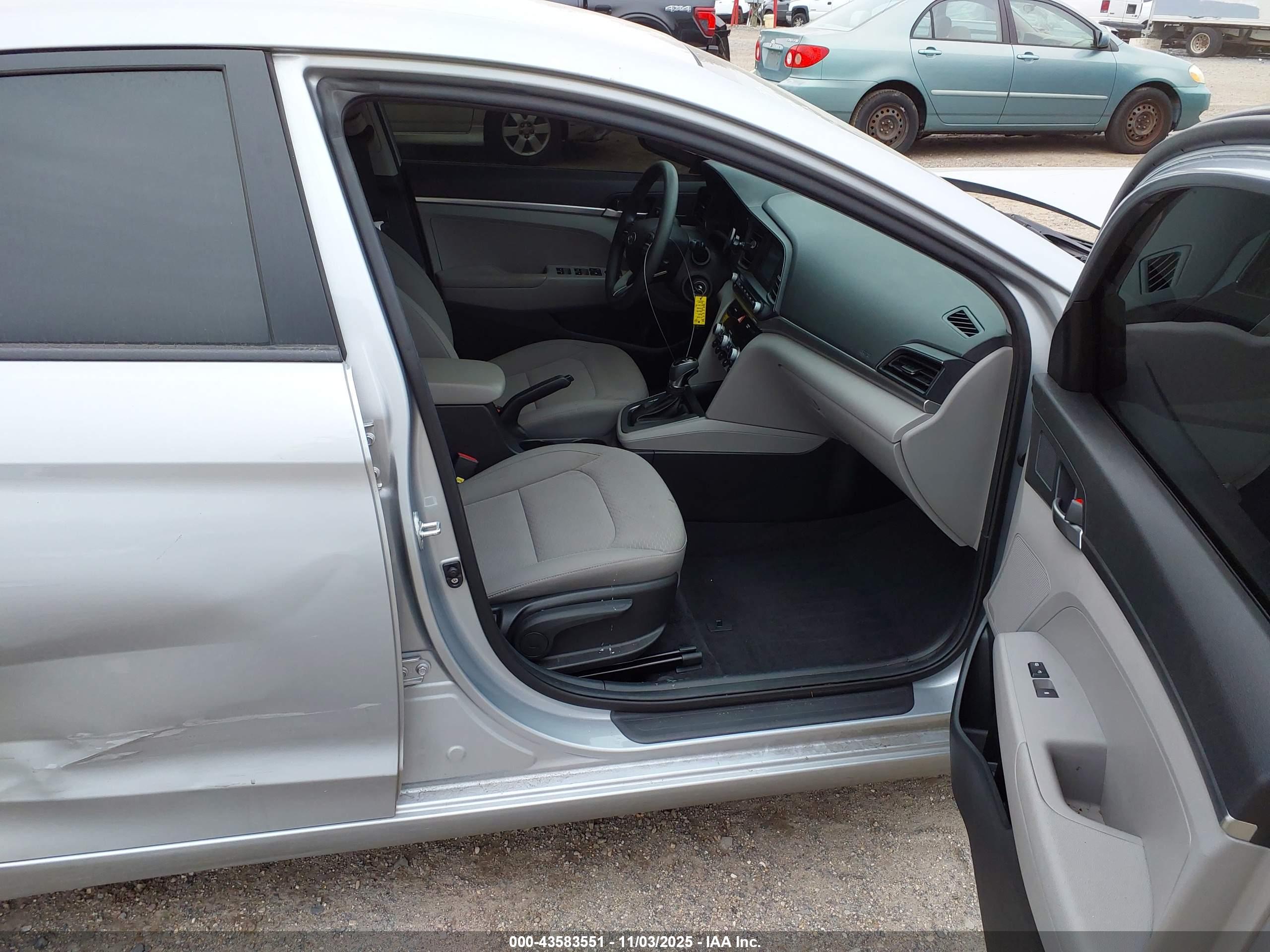 HYUNDAI ELANTRA image 5