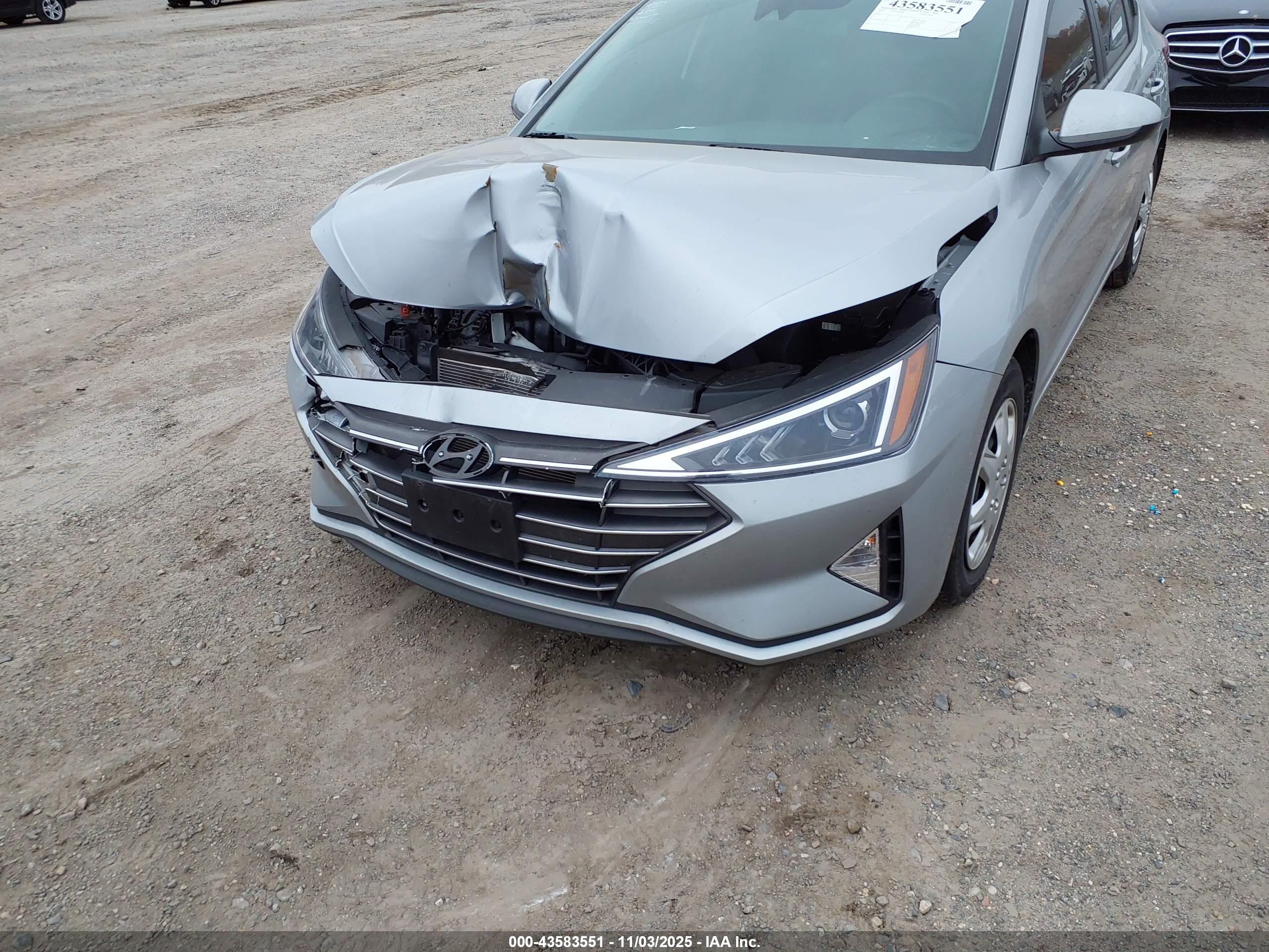 HYUNDAI ELANTRA image 6