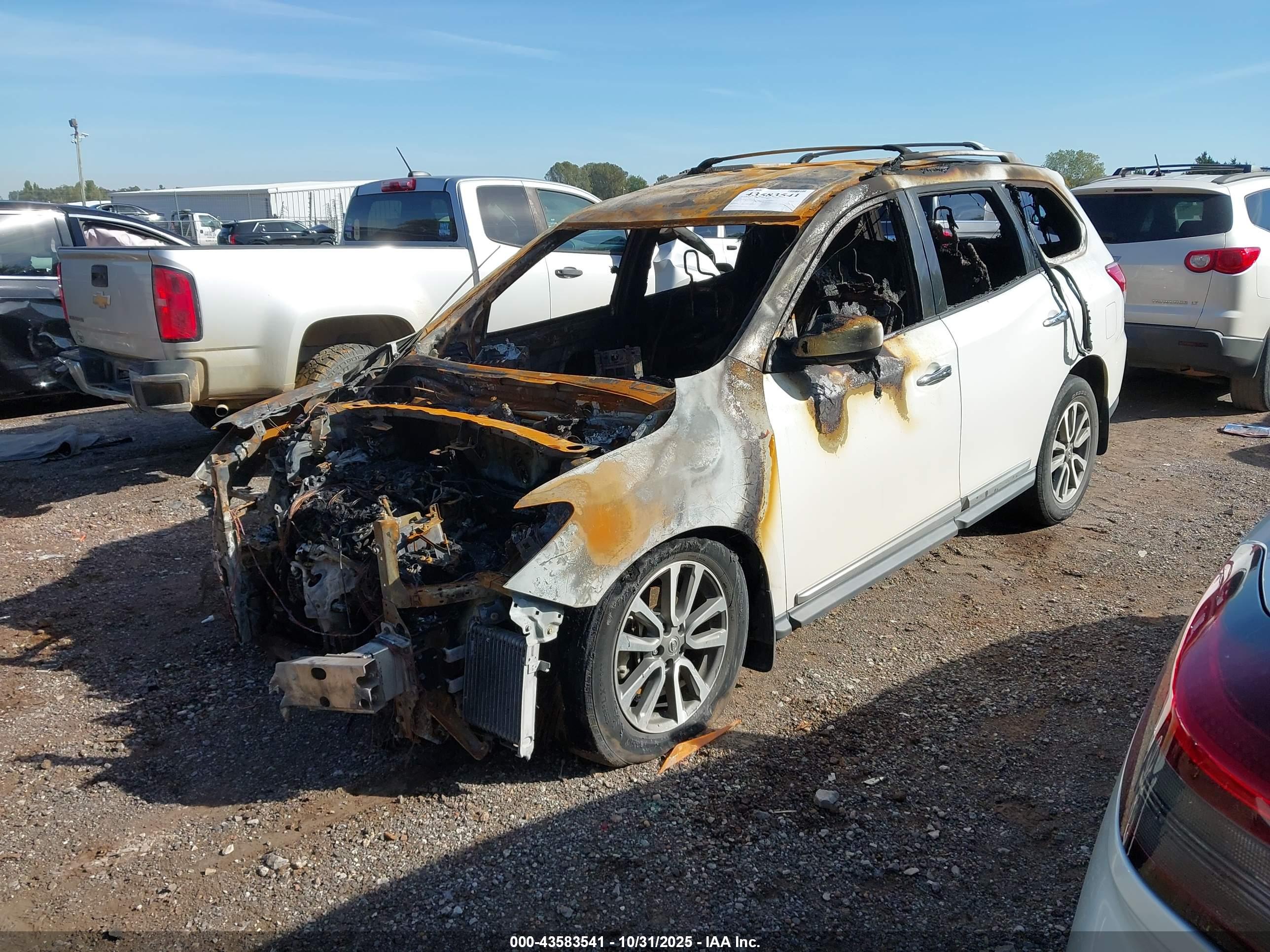 NISSAN PATHFINDER image 2