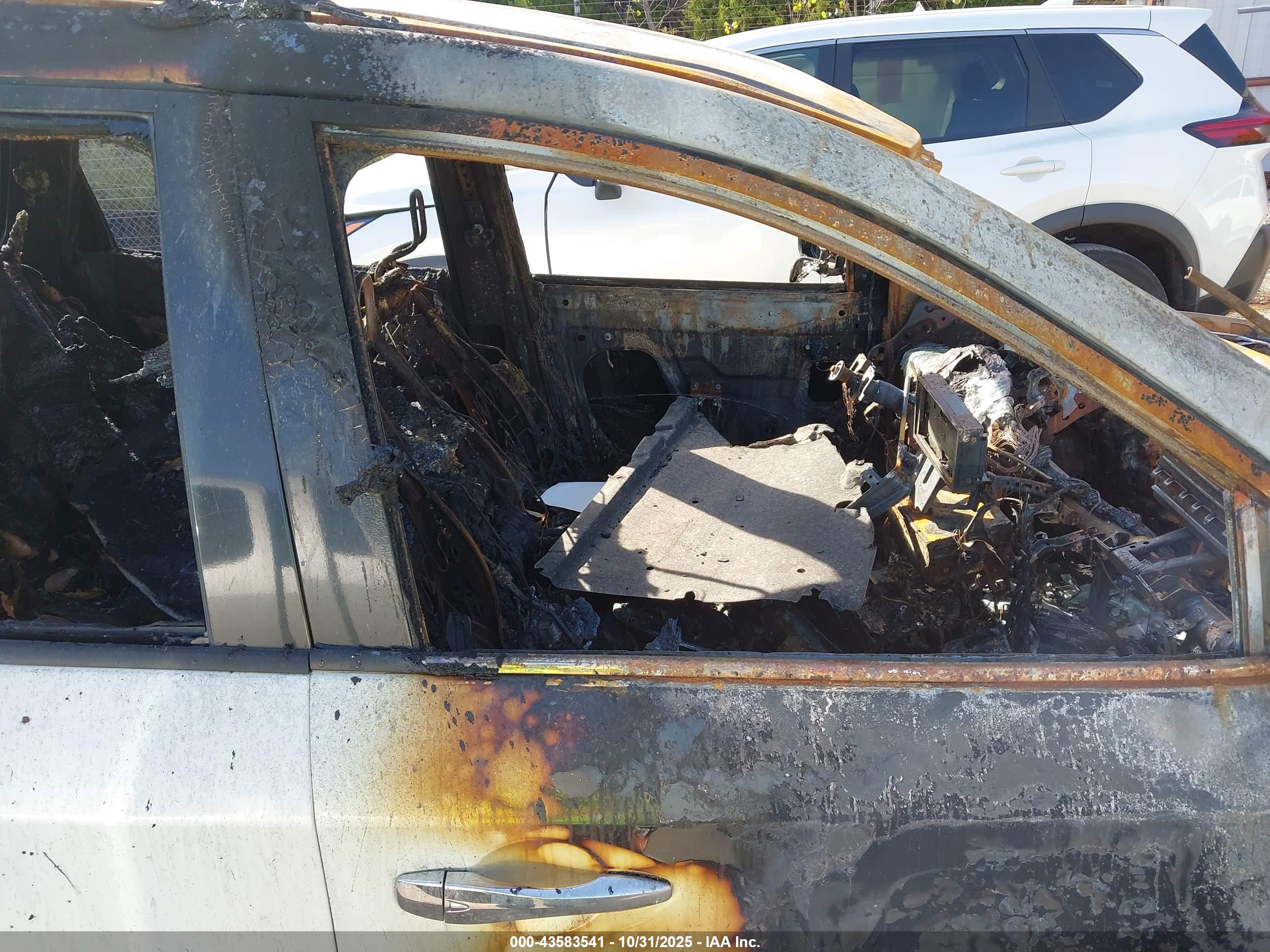 NISSAN PATHFINDER image 5